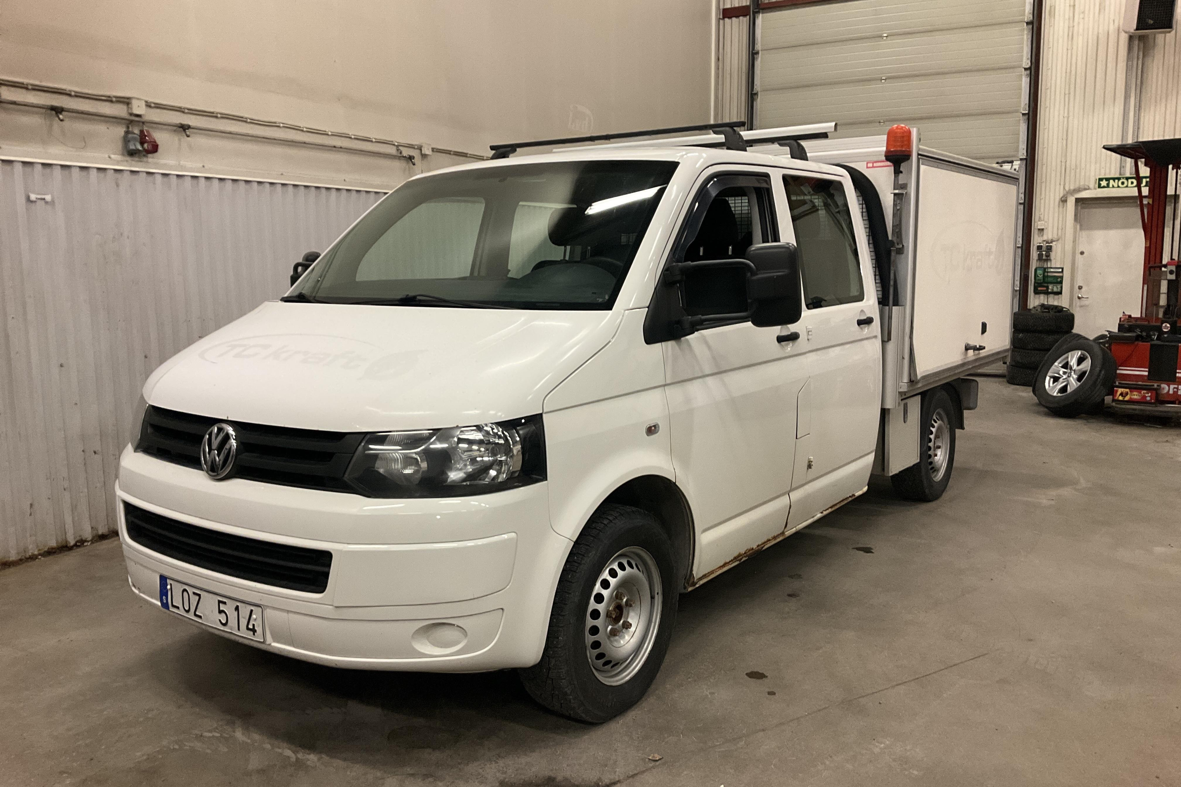 VW Transporter T5 2.0 TDI Pickup 4MOTION (140hk) - 300 860 km - Manual - white - 2011