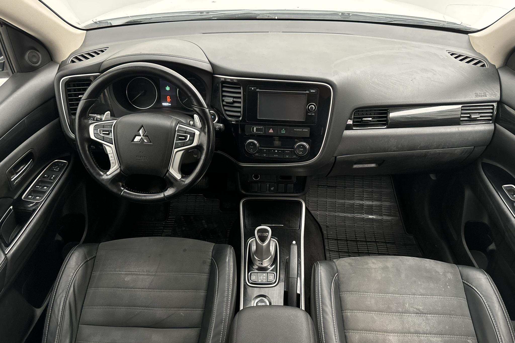 Mitsubishi Outlander 2.0 Plug-in Hybrid 4WD (121hk) - 156 050 km - Automaattinen - valkoinen - 2016