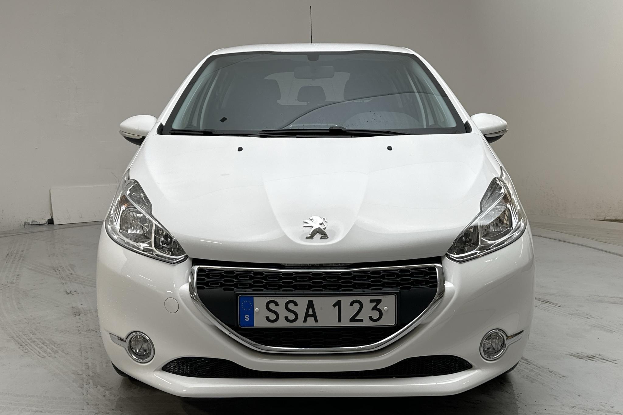 Peugeot 208 1.2 VTi 5dr (82hk) - 60 800 km - Manual - white - 2015