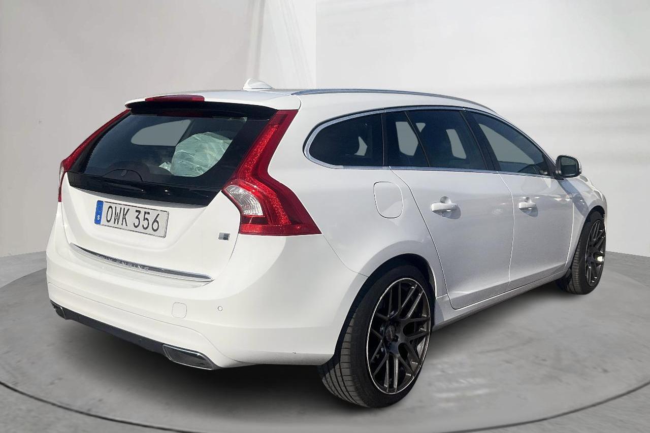 Volvo V60 D5 AWD Twin Engine (163hk) - 185 410 km - Automaattinen - valkoinen - 2018