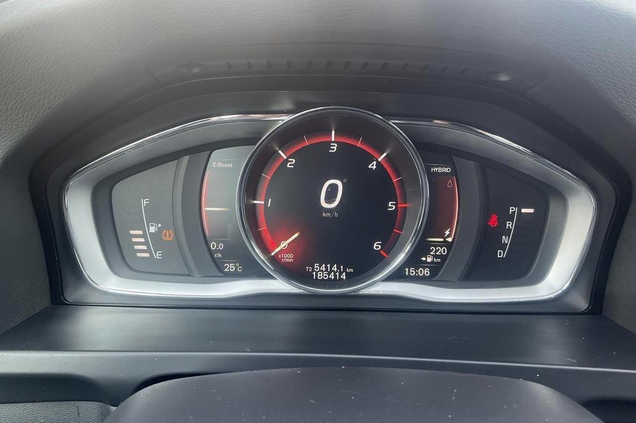 Volvo V60 D5 AWD Twin Engine (163hk) - 185 410 km - Automaattinen - valkoinen - 2018