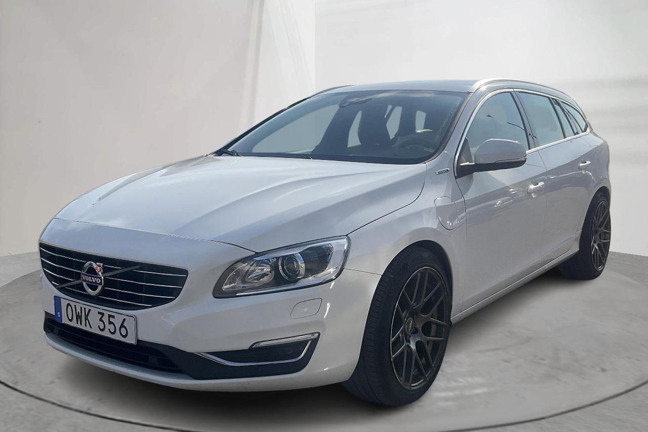 Volvo V60 D5 AWD Twin Engine (163hk) - 185 410 km - Automatyczna - biały - 2018