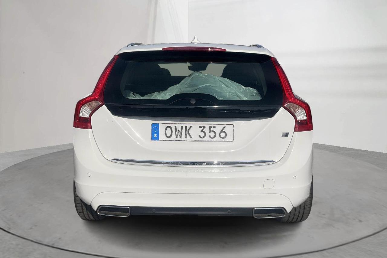 Volvo V60 D5 AWD Twin Engine (163hk) - 185 410 km - Automaattinen - valkoinen - 2018