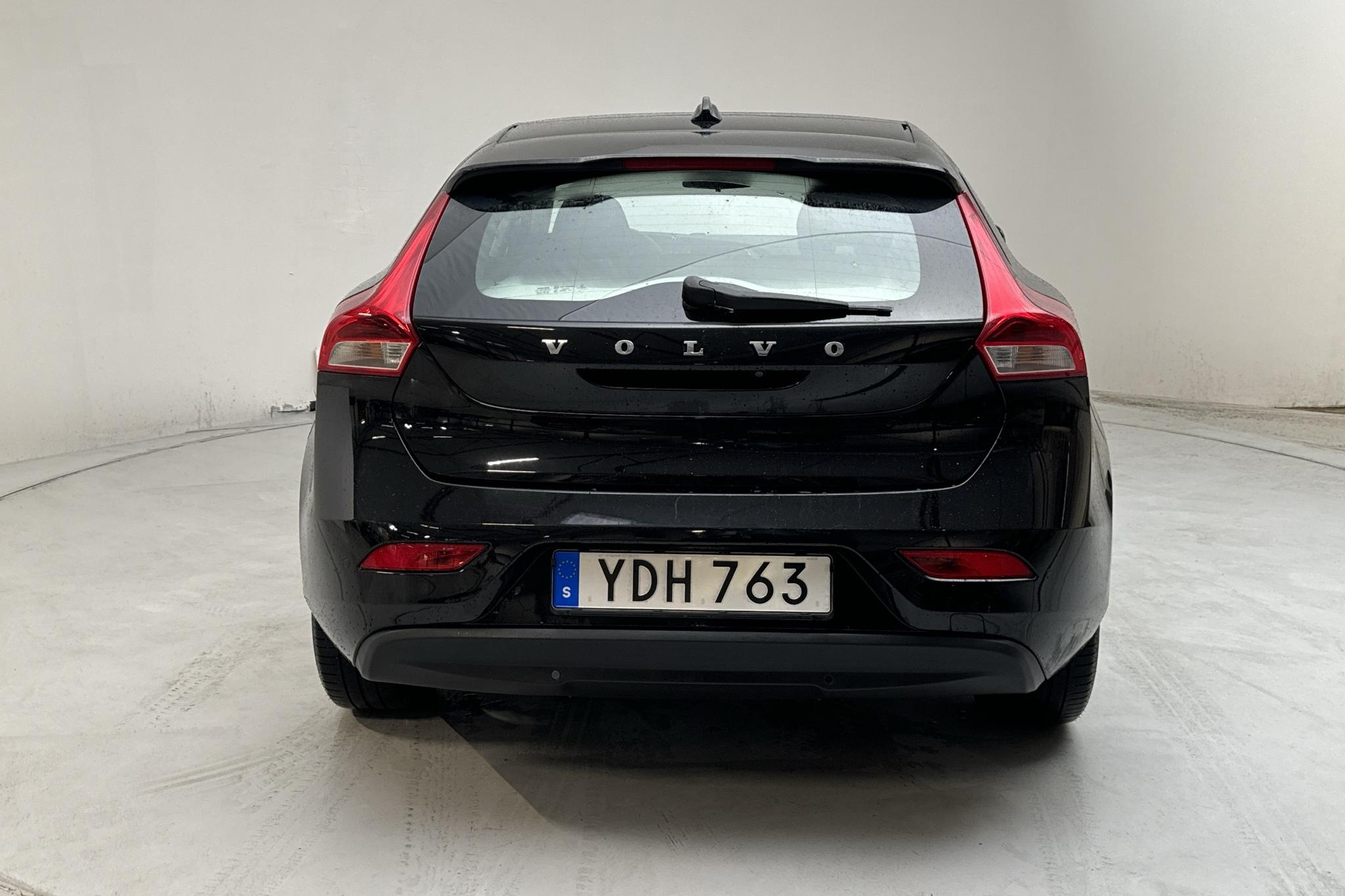 Volvo V40 D2 (115hk) - 82 820 km - Manualna - czarny - 2014