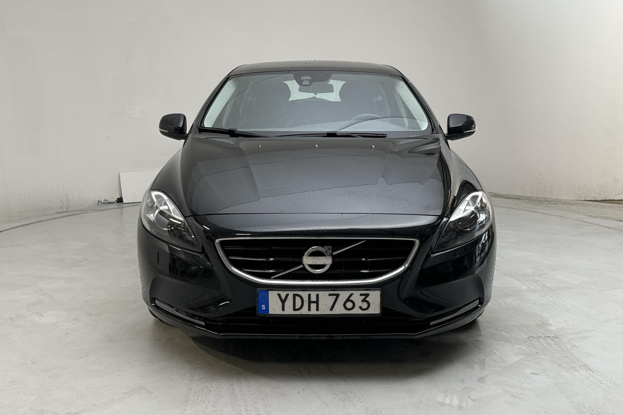 Volvo V40 D2 (115hk) - 82 820 km - Käsitsi - must - 2014