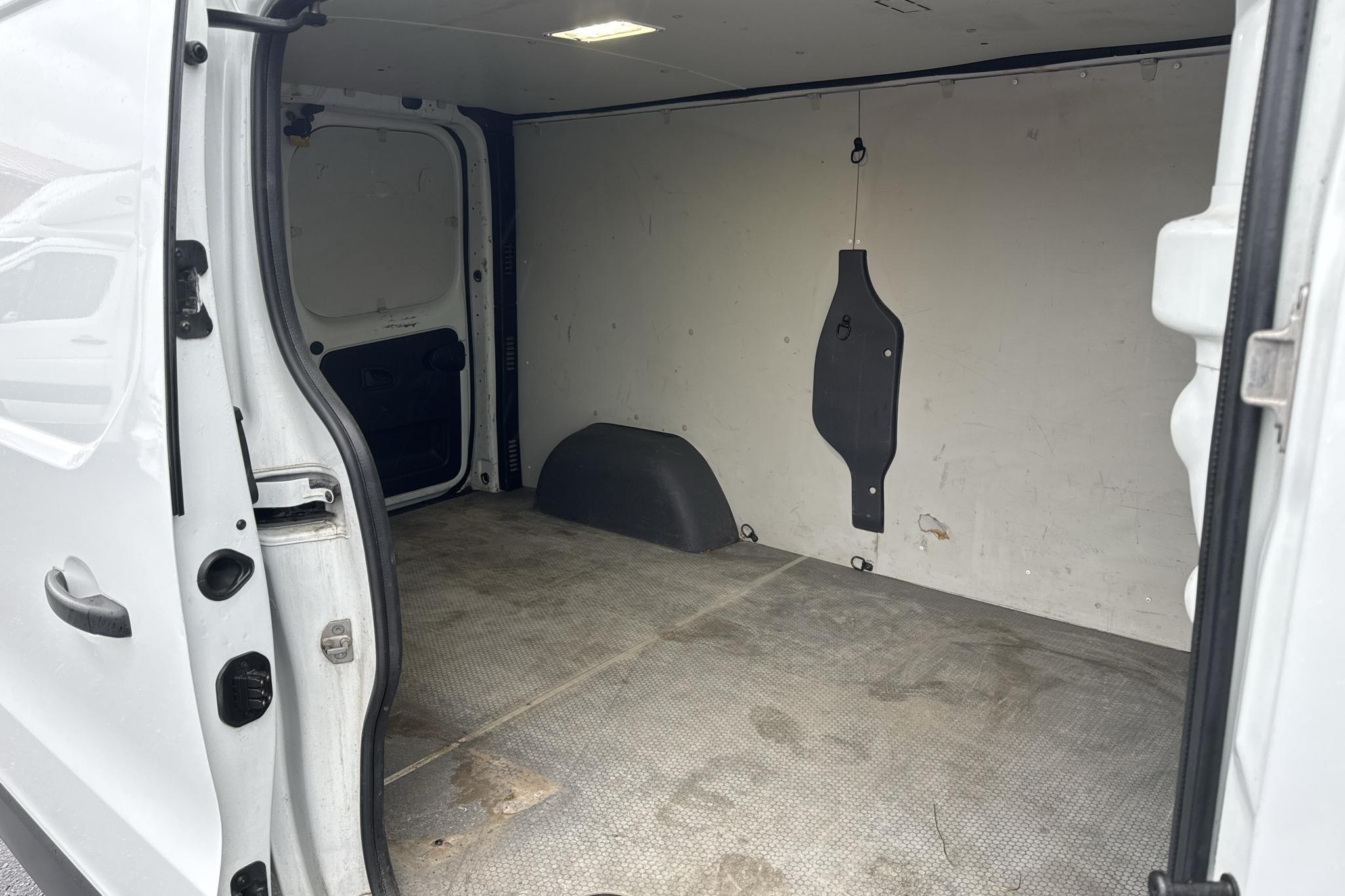 Renault Trafic 1.6 dCi Skåp (140hk) - 124 200 km - Manuaalinen - valkoinen - 2016