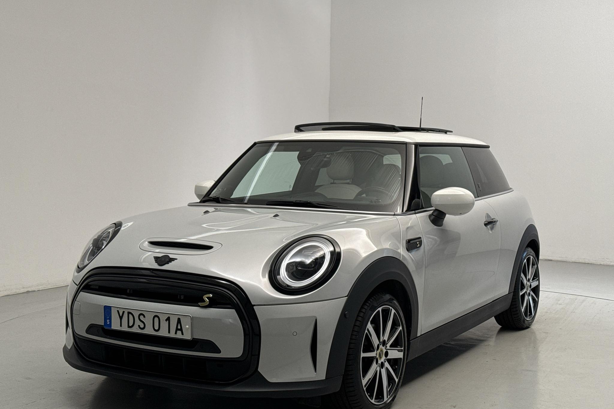 MINI Cooper SE, F56 LCI (184hk) - 4 802 mil - Automat - silver - 2022