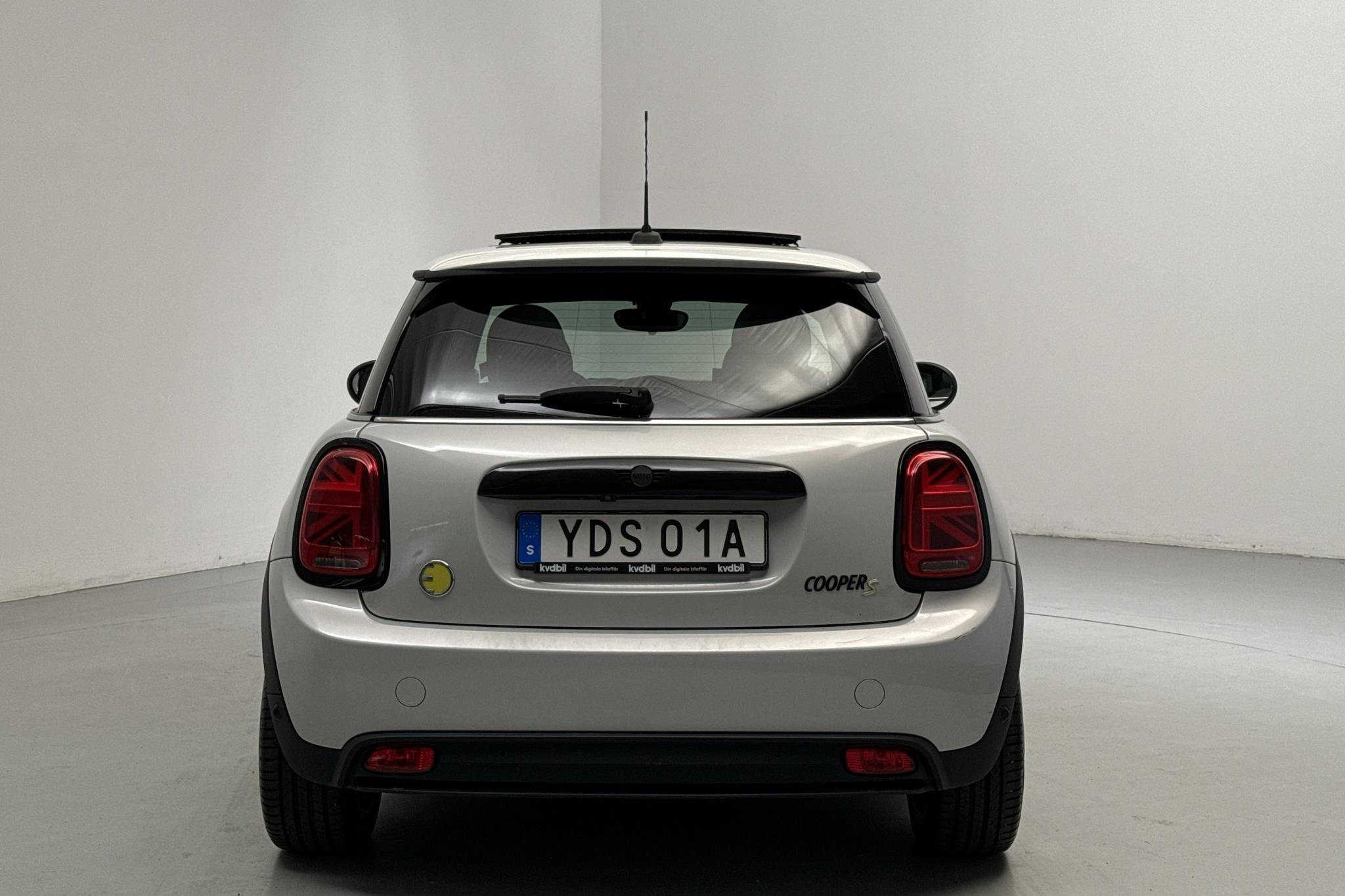 MINI Cooper SE, F56 LCI (184hk) - 4 802 mil - Automat - silver - 2022