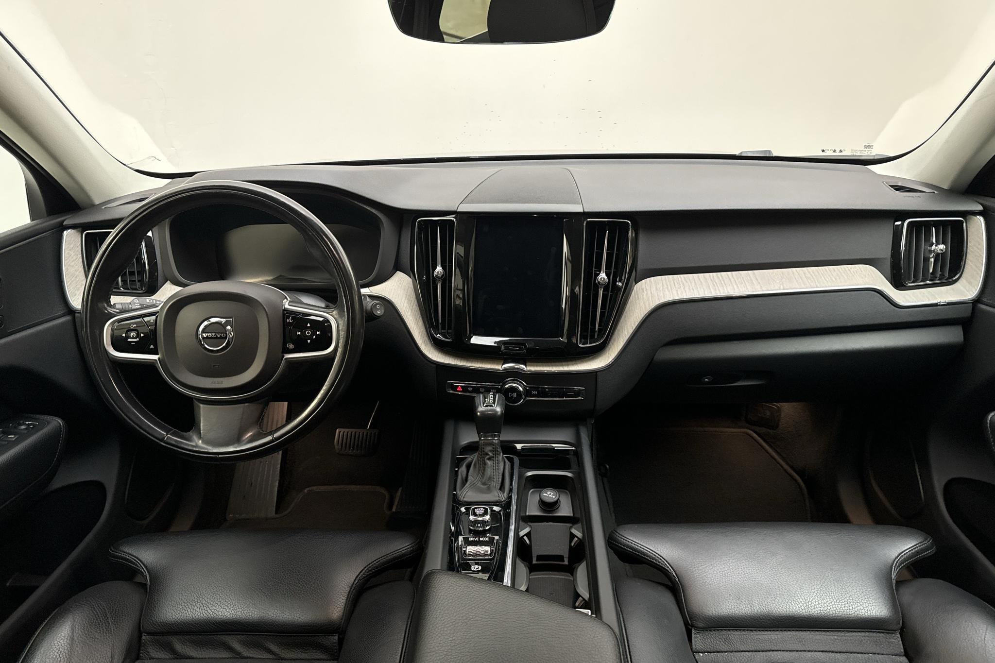 Volvo XC60 D4 AWD (190hk) - 13 905 mil - Automat - grå - 2018