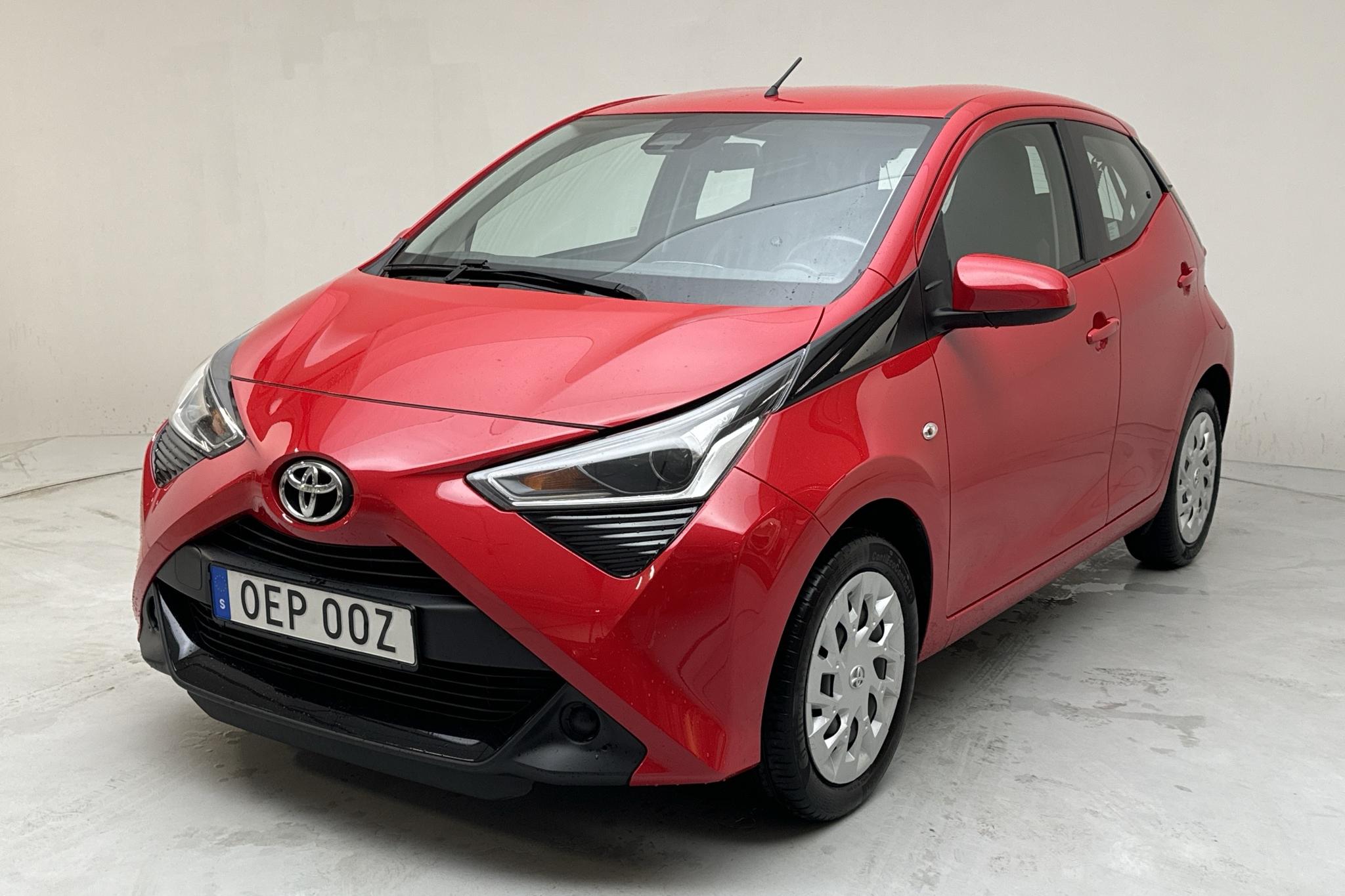 Toyota Aygo 1.0 5dr (72hk) - 66 240 km - Manual - red - 2020