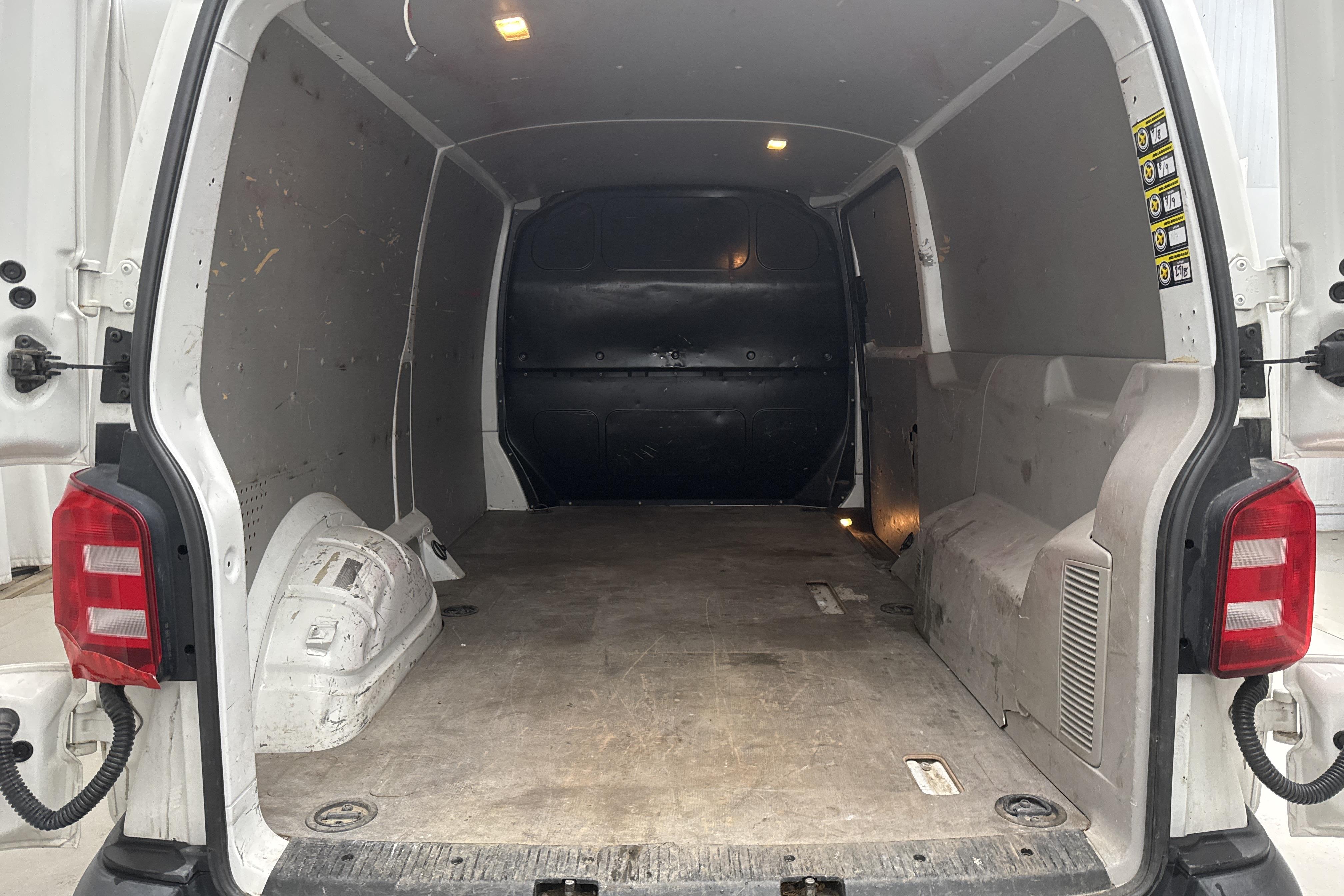 VW Transporter T6 2.0 TDI BMT Skåp 4MOTION (150hk) - 264 800 km - Automaatne - valge - 2018