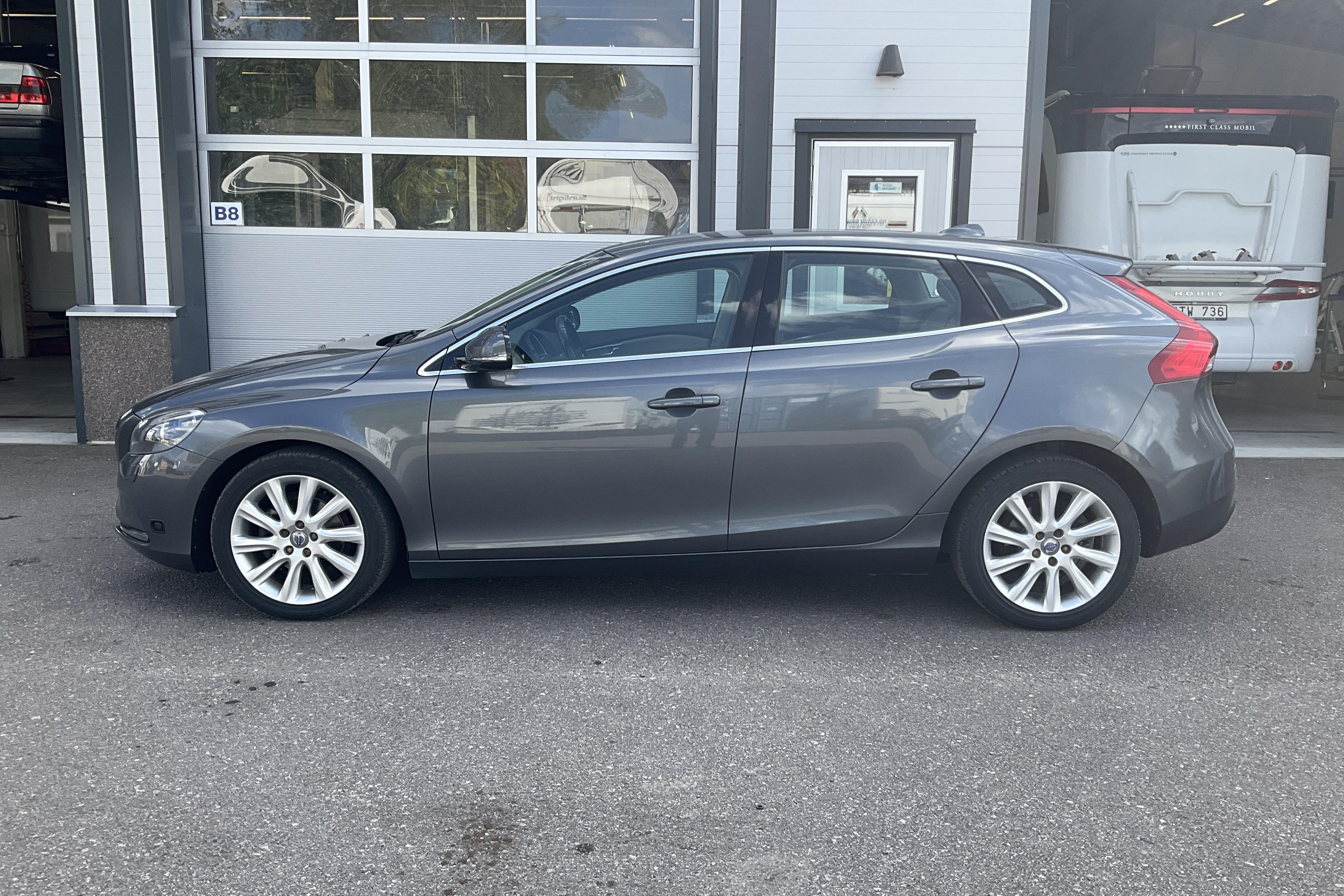 Volvo V40 D2 (115hk) - 195 680 km - Manualna - szary - 2014