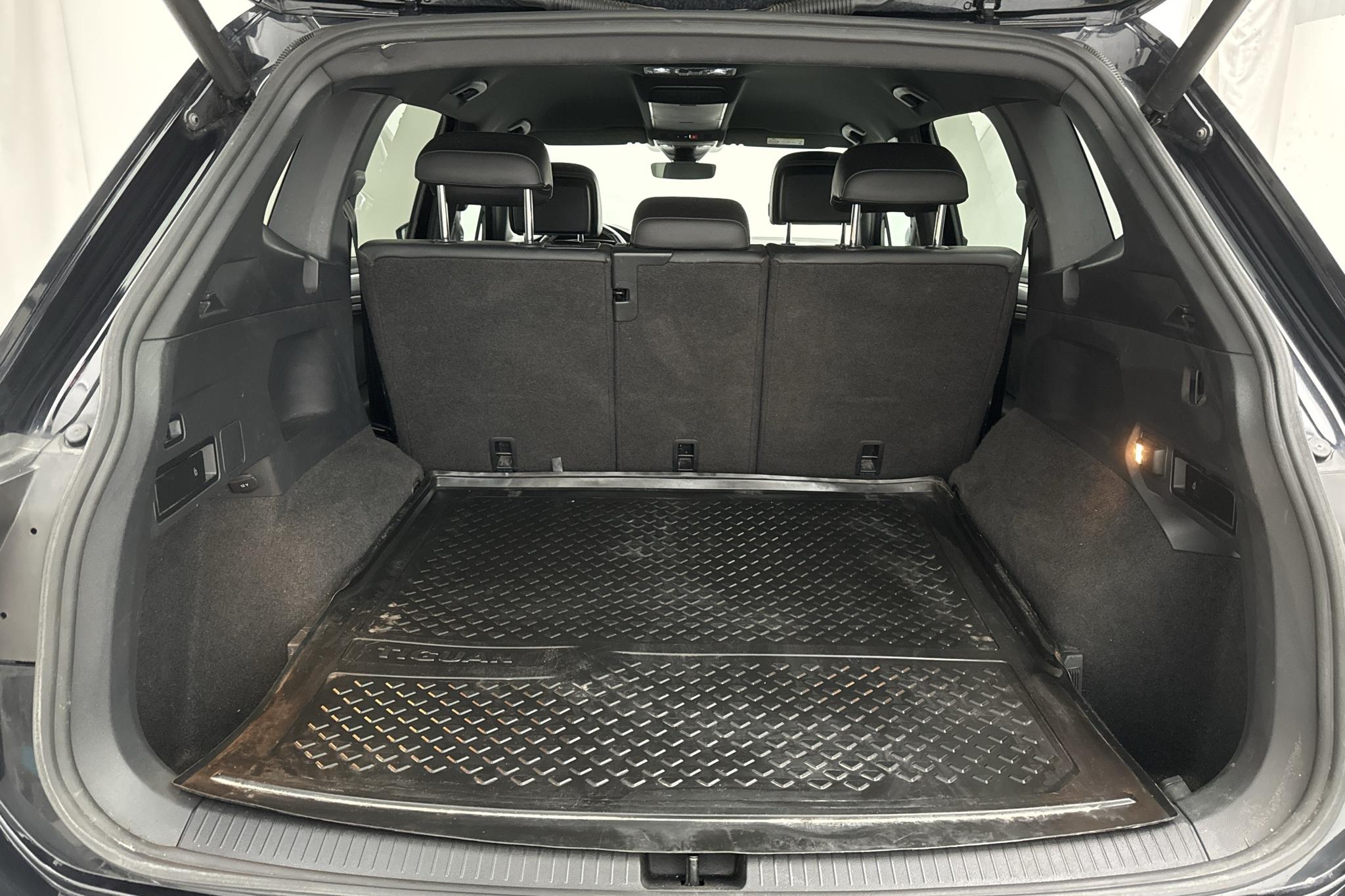 VW Tiguan Allspace 2.0 TDI 4MOTION (190hk) - 8 793 mil - Automat - svart - 2018