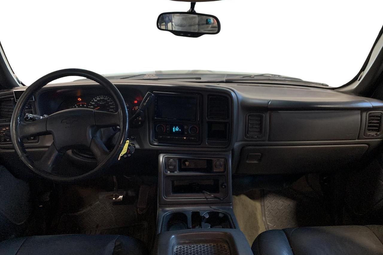 Chevrolet Silverado Crew Cab 6.6 V8 (314hk) - 18 862 mil - Automat - vit - 2005