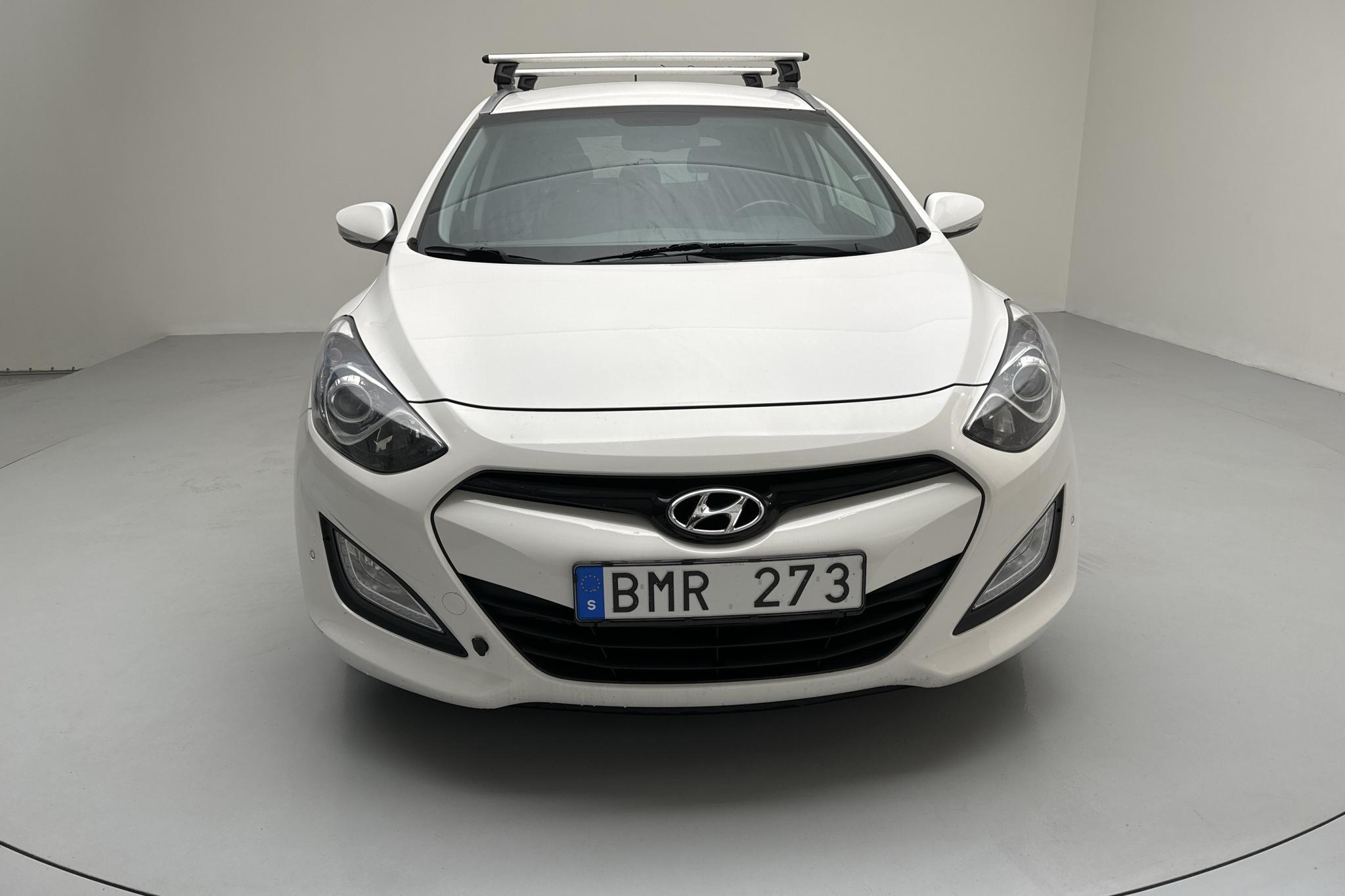 Hyundai i30 1.6 CRDi Kombi (128hk) - 12 023 mil - Manuell - vit - 2014