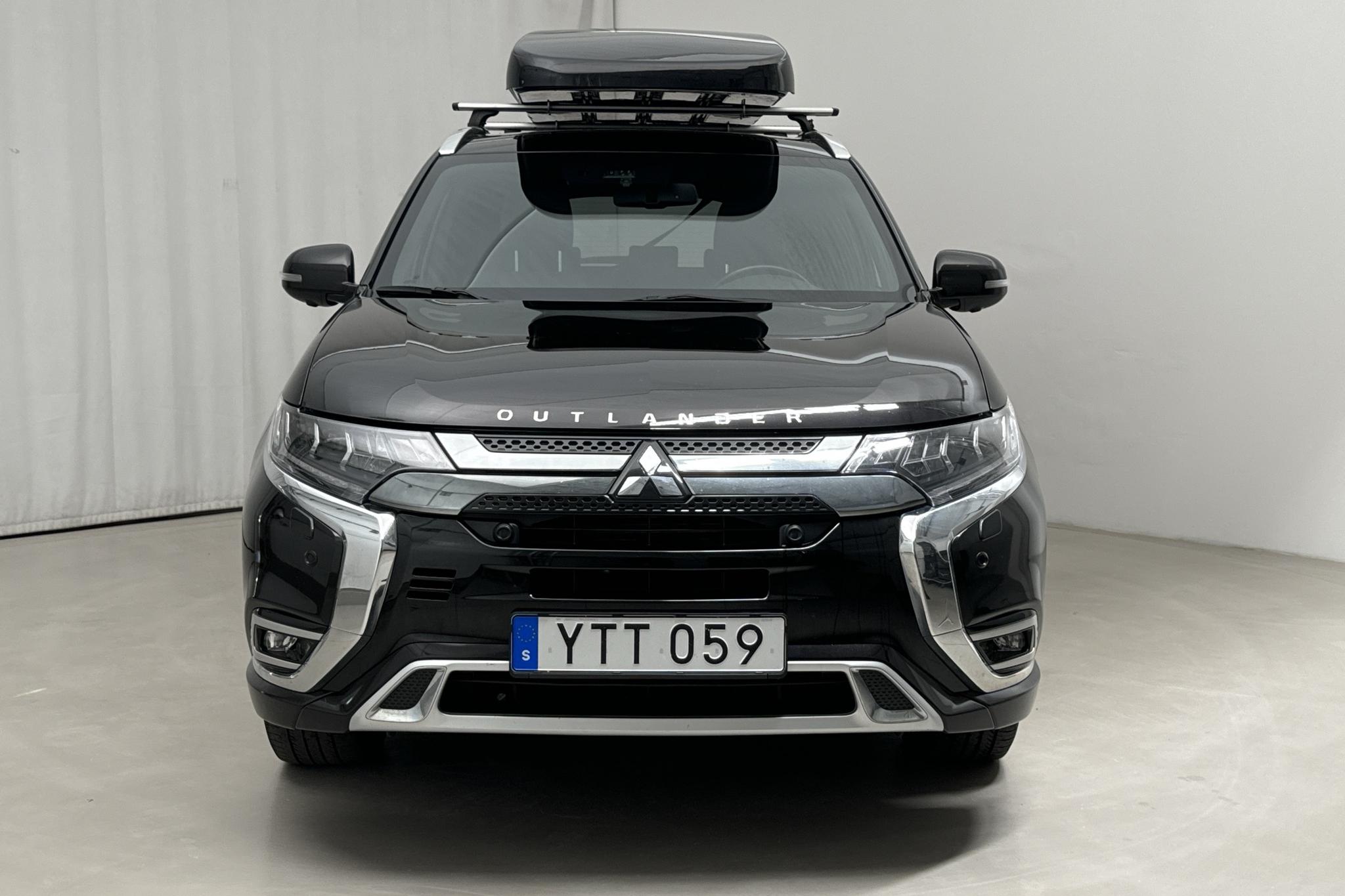 Mitsubishi Outlander 2.4 Plug-in Hybrid 4WD (136hk) - 131 640 km - Automatyczna - czarny - 2019