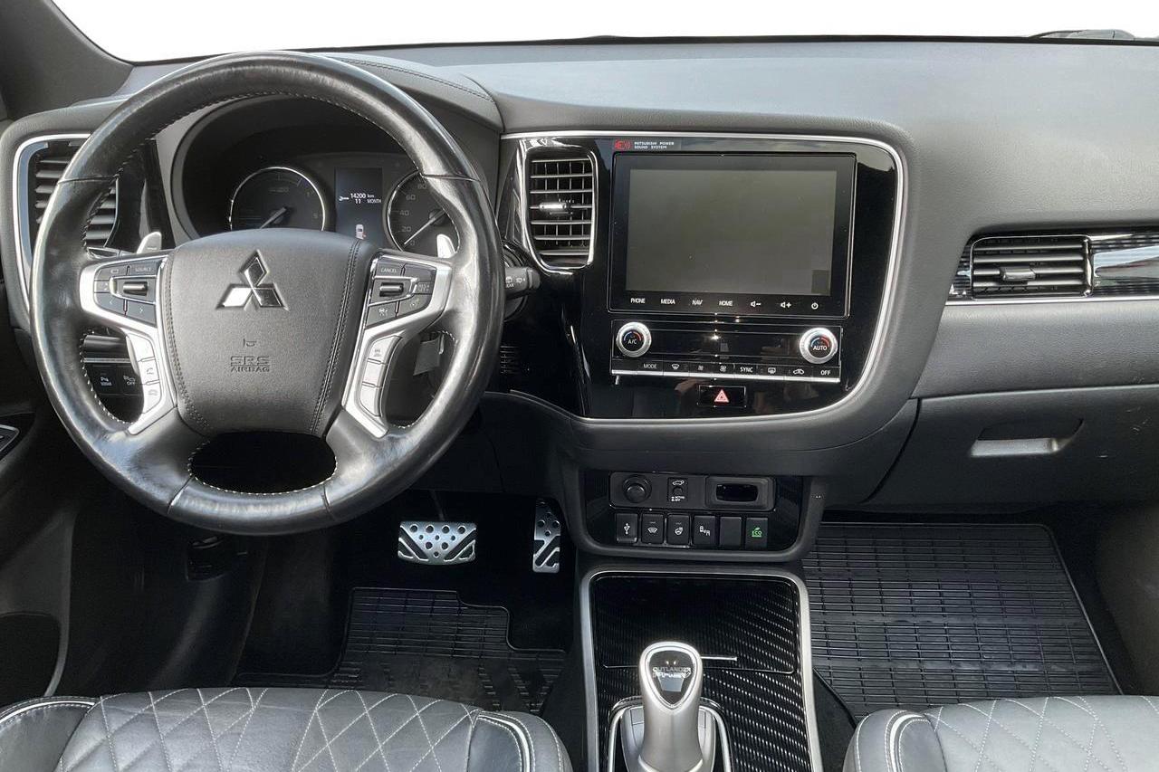 Mitsubishi Outlander 2.4 Plug-in Hybrid 4WD (136hk) - 13 268 mil - Automat - röd - 2020