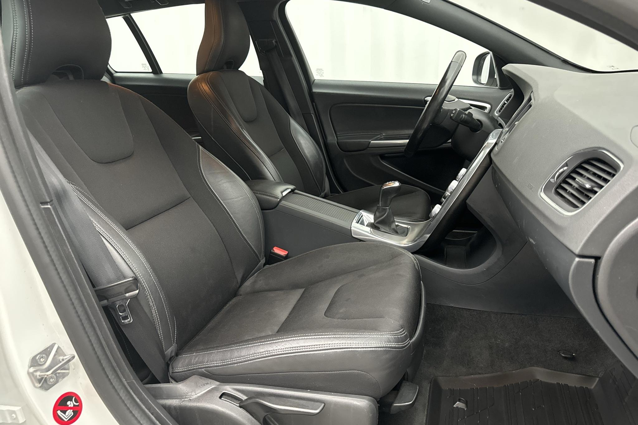 Volvo V60 D3 (150hk) - 138 490 km - Käsitsi - valge - 2018