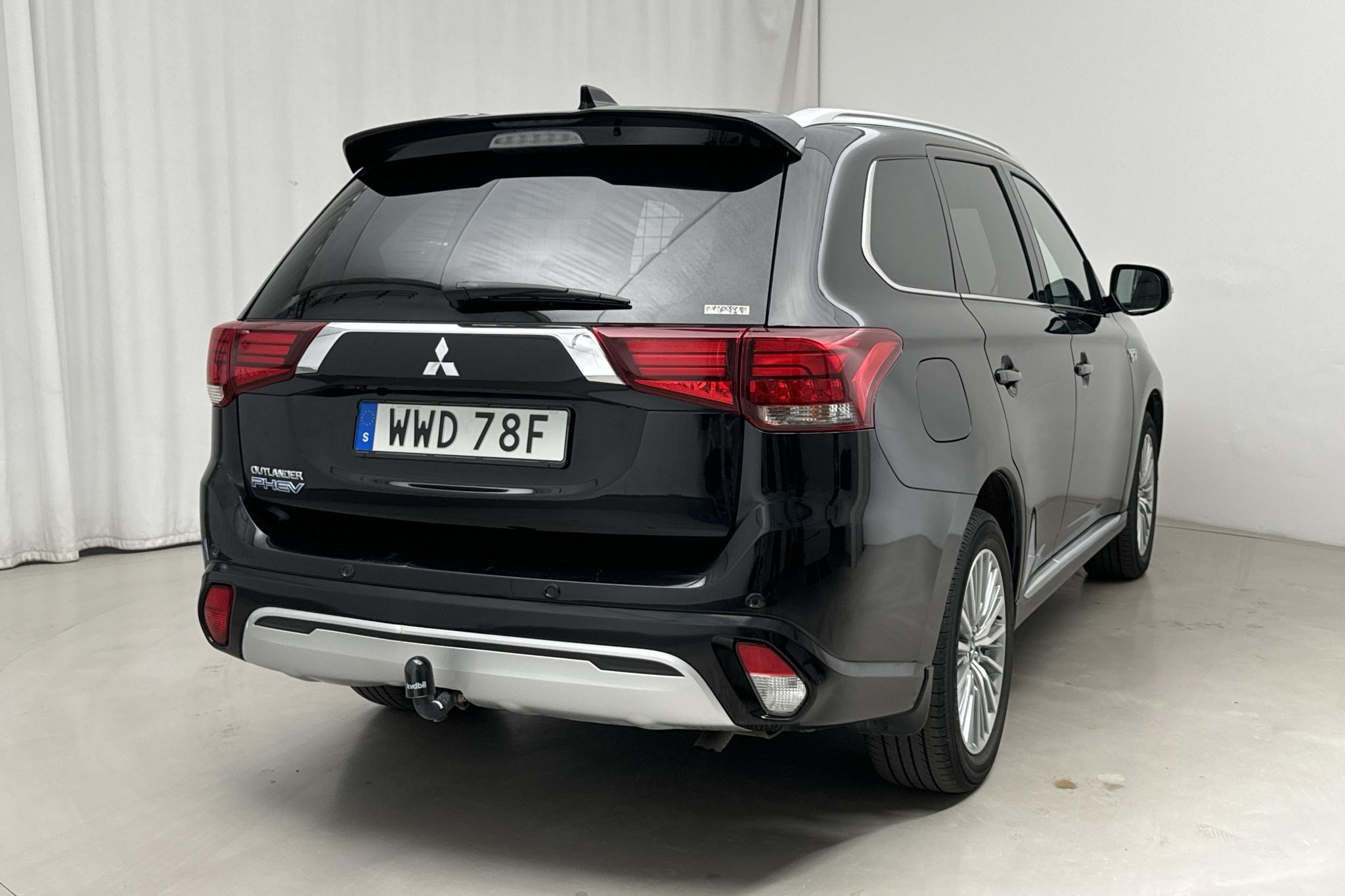 Mitsubishi Outlander 2.4 Plug-in Hybrid 4WD (136hk) - 82 250 km - Automaatne - must - 2020