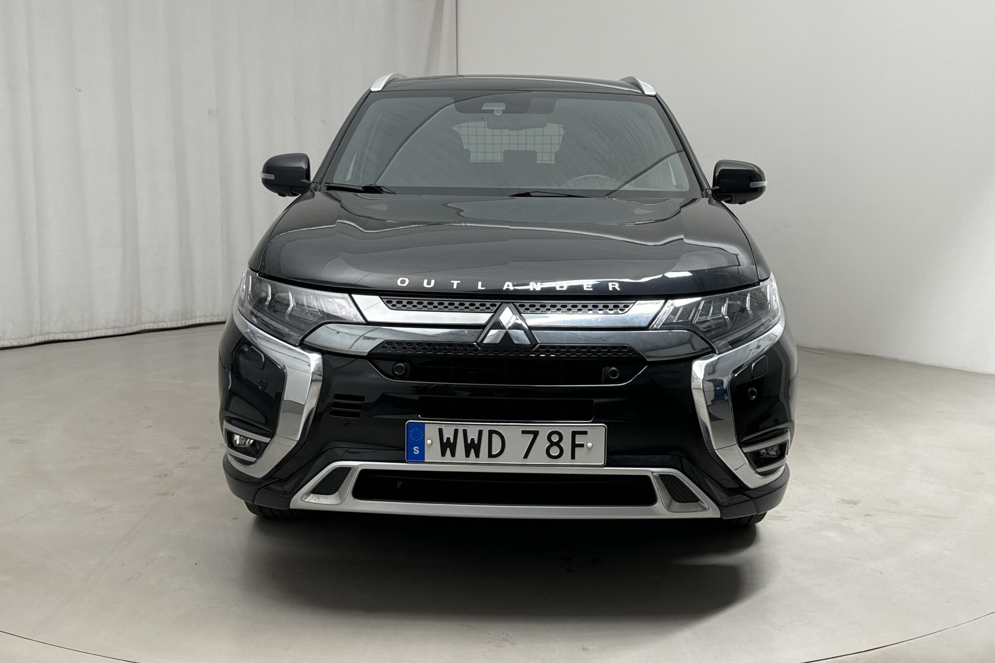 Mitsubishi Outlander 2.4 Plug-in Hybrid 4WD (136hk) - 8 225 mil - Automat - svart - 2020