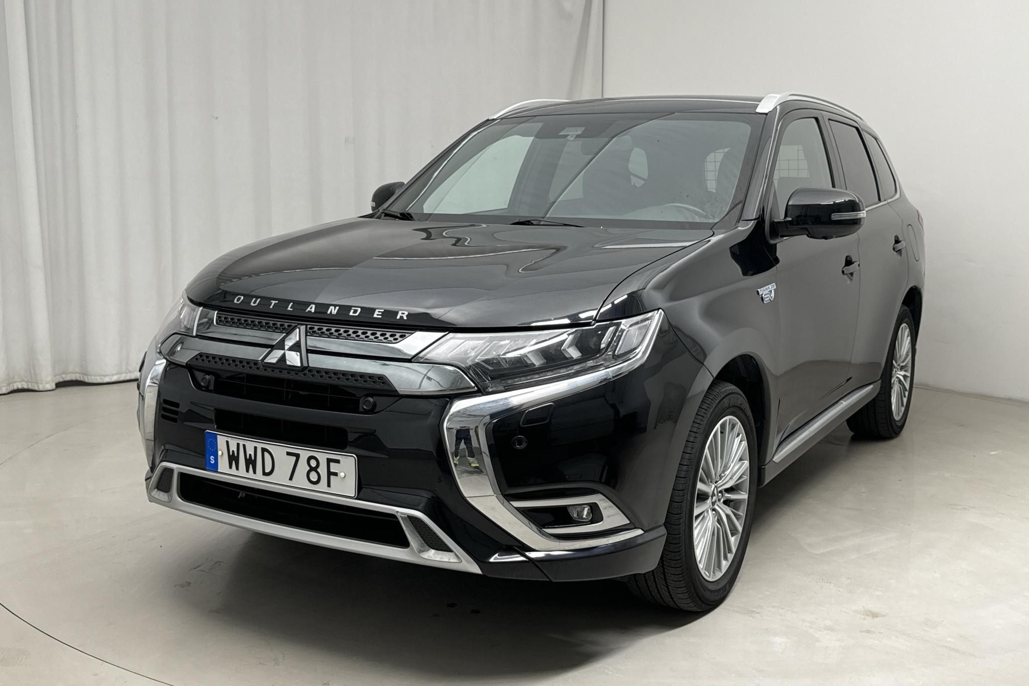 Mitsubishi Outlander 2.4 Plug-in Hybrid 4WD (136hk) - 82 250 km - Automaatne - must - 2020