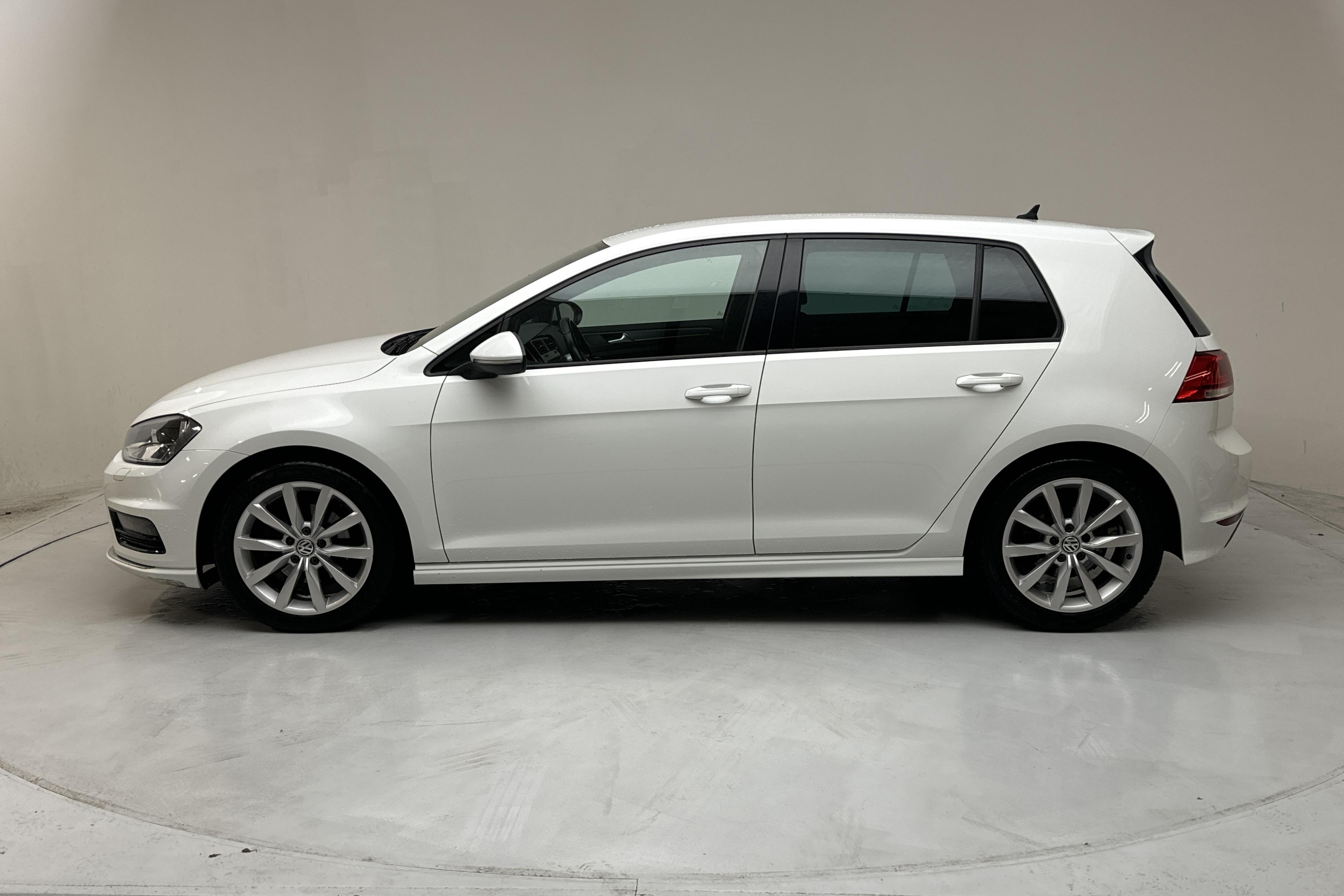 VW Golf VII 1.4 TSI 5dr (150hk) - 117 960 km - Automatyczna - biały - 2017