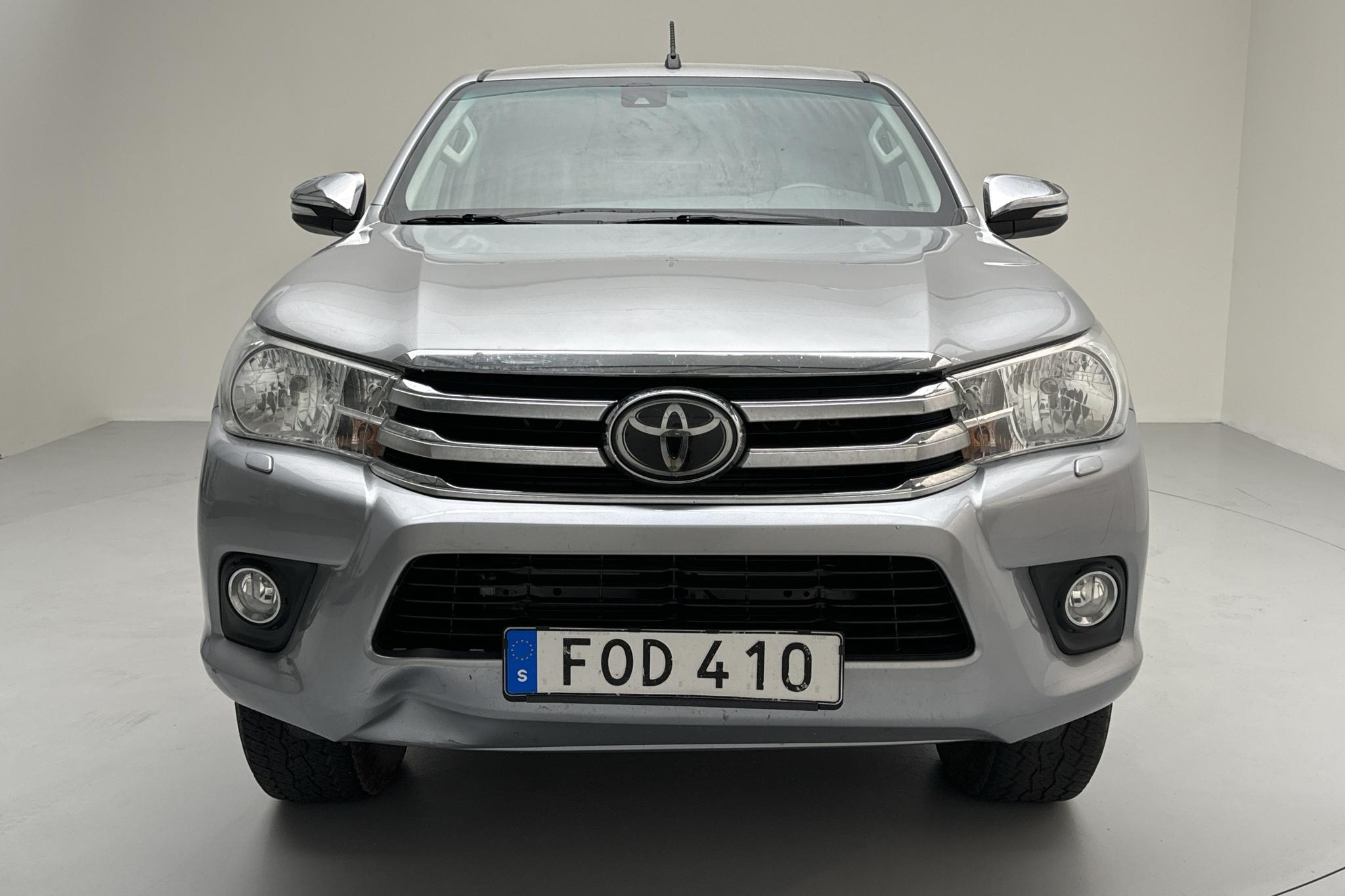 Toyota Hilux 2.4 D 4WD (150hk) - 200 480 km - Automaatne - hõbe - 2017