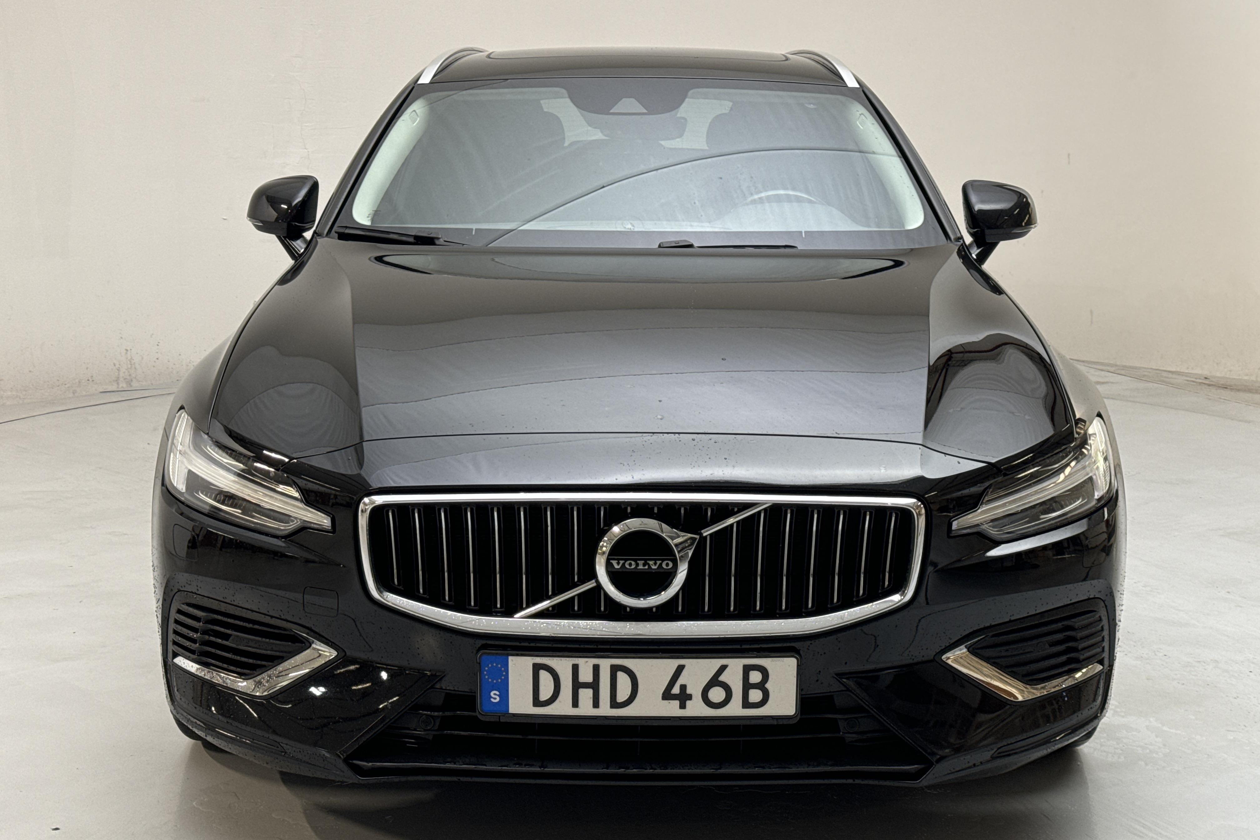 Volvo V60 T6 AWD Twin Engine (340hk) - 6 449 mil - Automat - svart - 2021