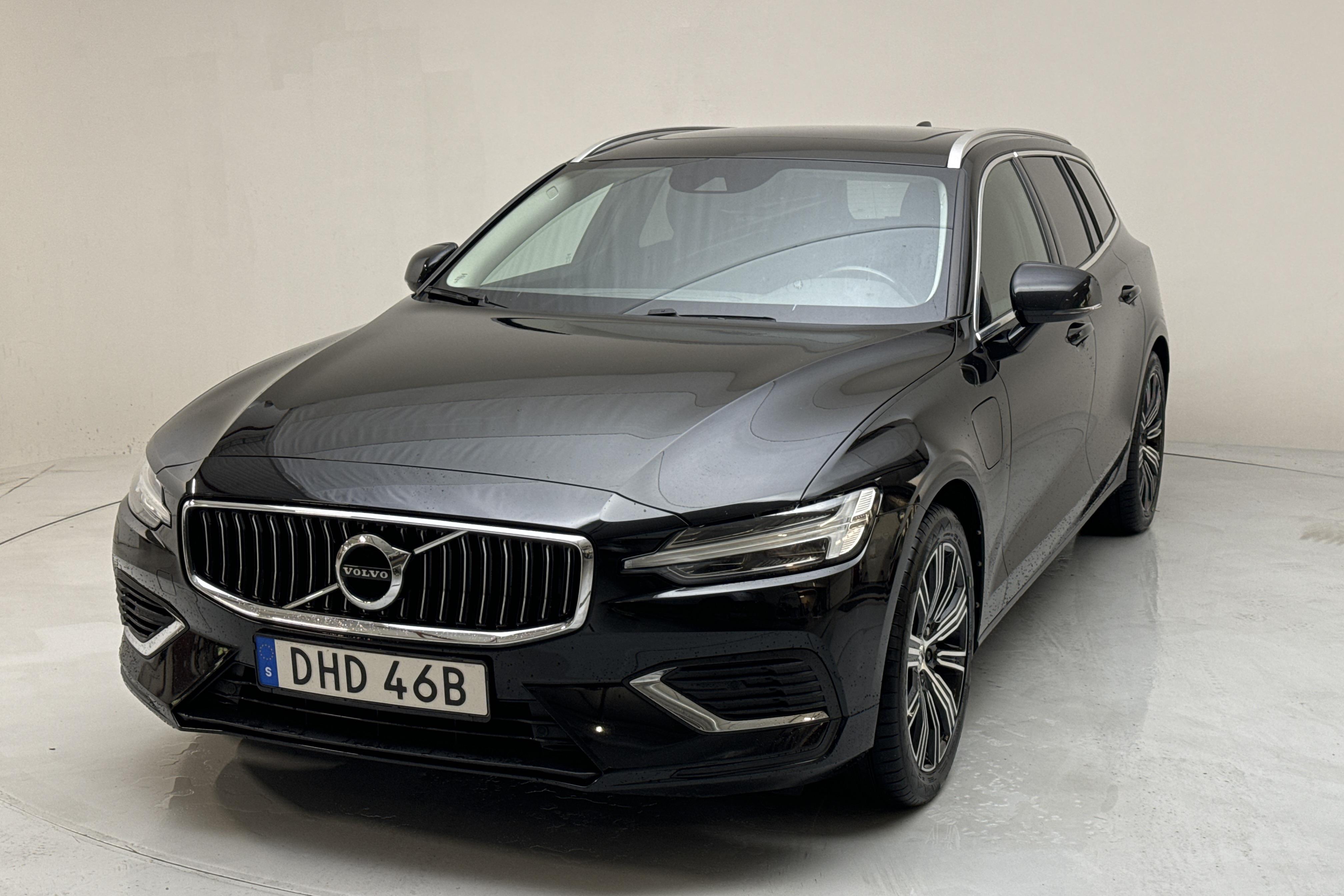 Volvo V60 T6 AWD Twin Engine (340hk) - 64 490 km - Automaatne - must - 2021