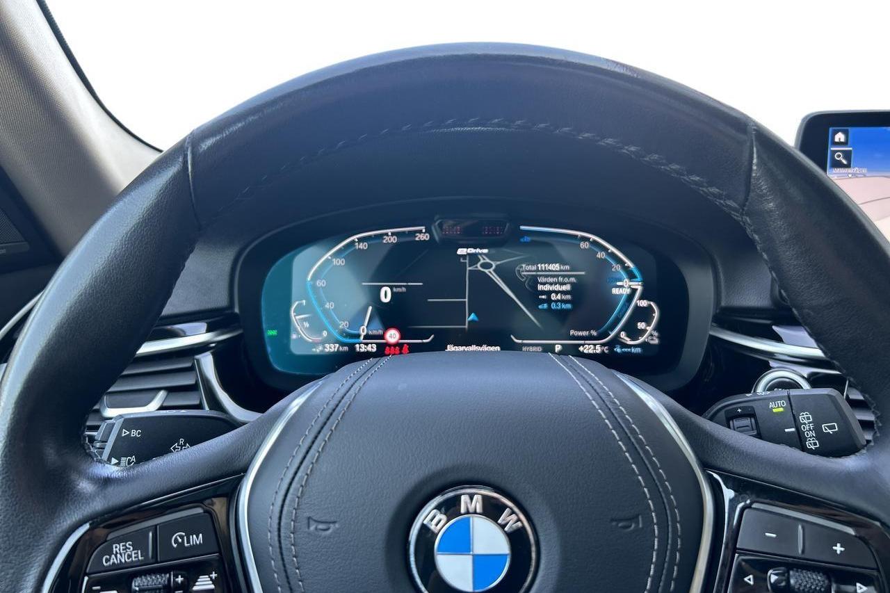 BMW 530e xDrive Touring, G31 12kWh LCI (292hk) - 111 400 km - Automatyczna - szary - 2021