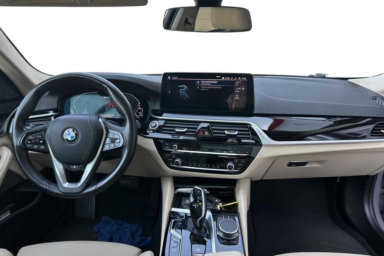 BMW 530e xDrive Touring, G31 12kWh LCI (292hk) - 111 400 km - Automatyczna - szary - 2021