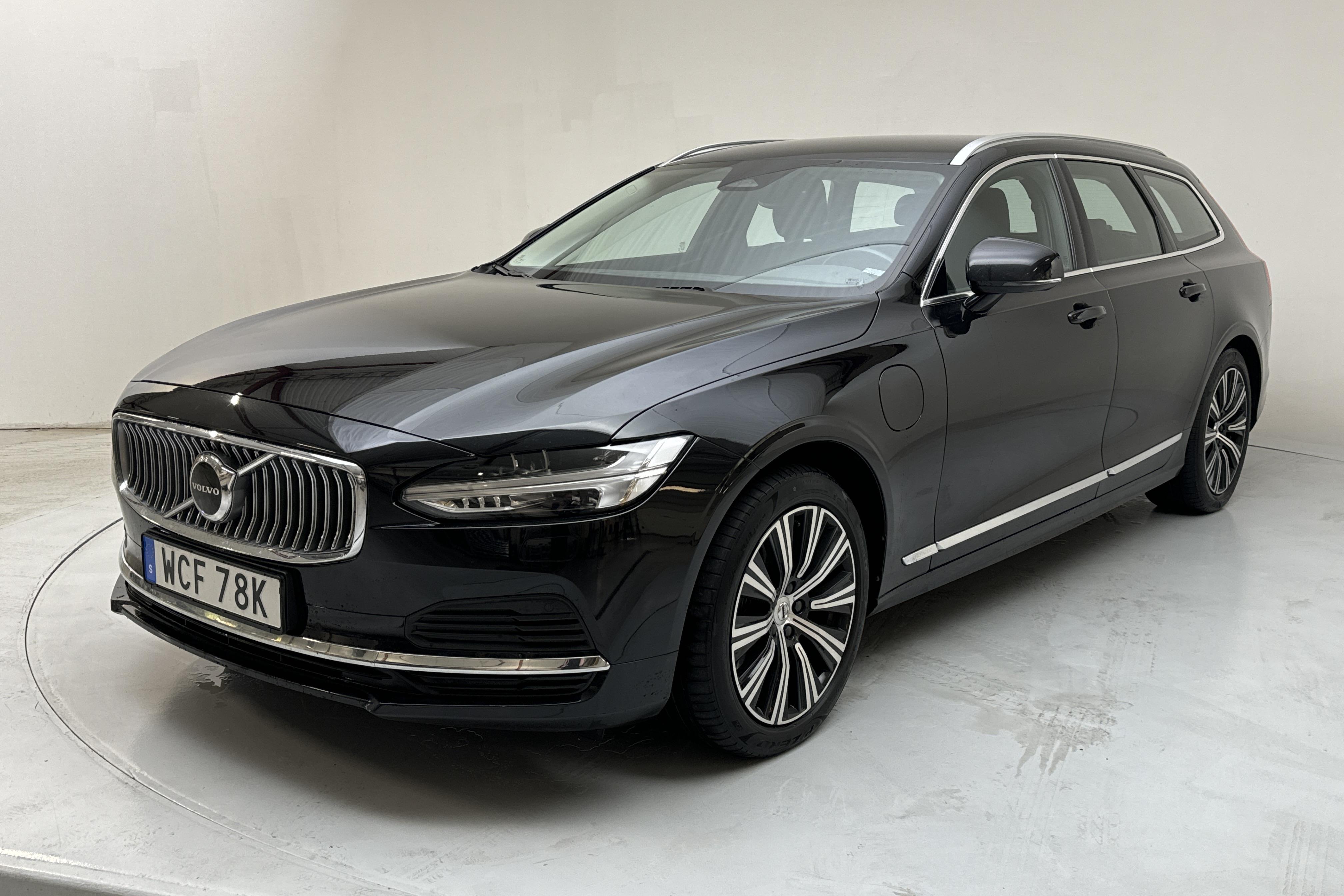 Volvo V90 T6 AWD Twin Engine (340hk) - 95 360 km - Automaattinen - musta - 2022