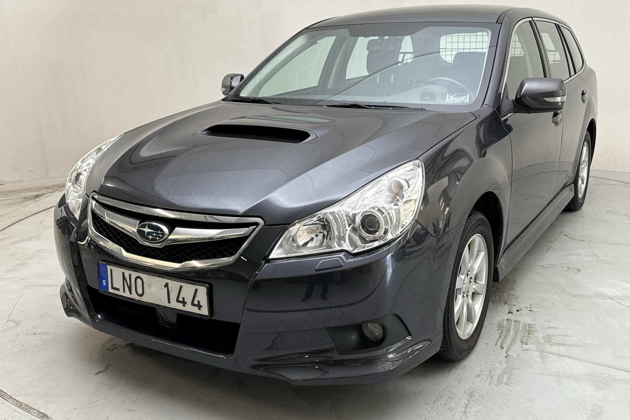 Subaru Legacy 2.0D Station (150hk) - 19 863 mil - Manuell - Dark Grey - 2010