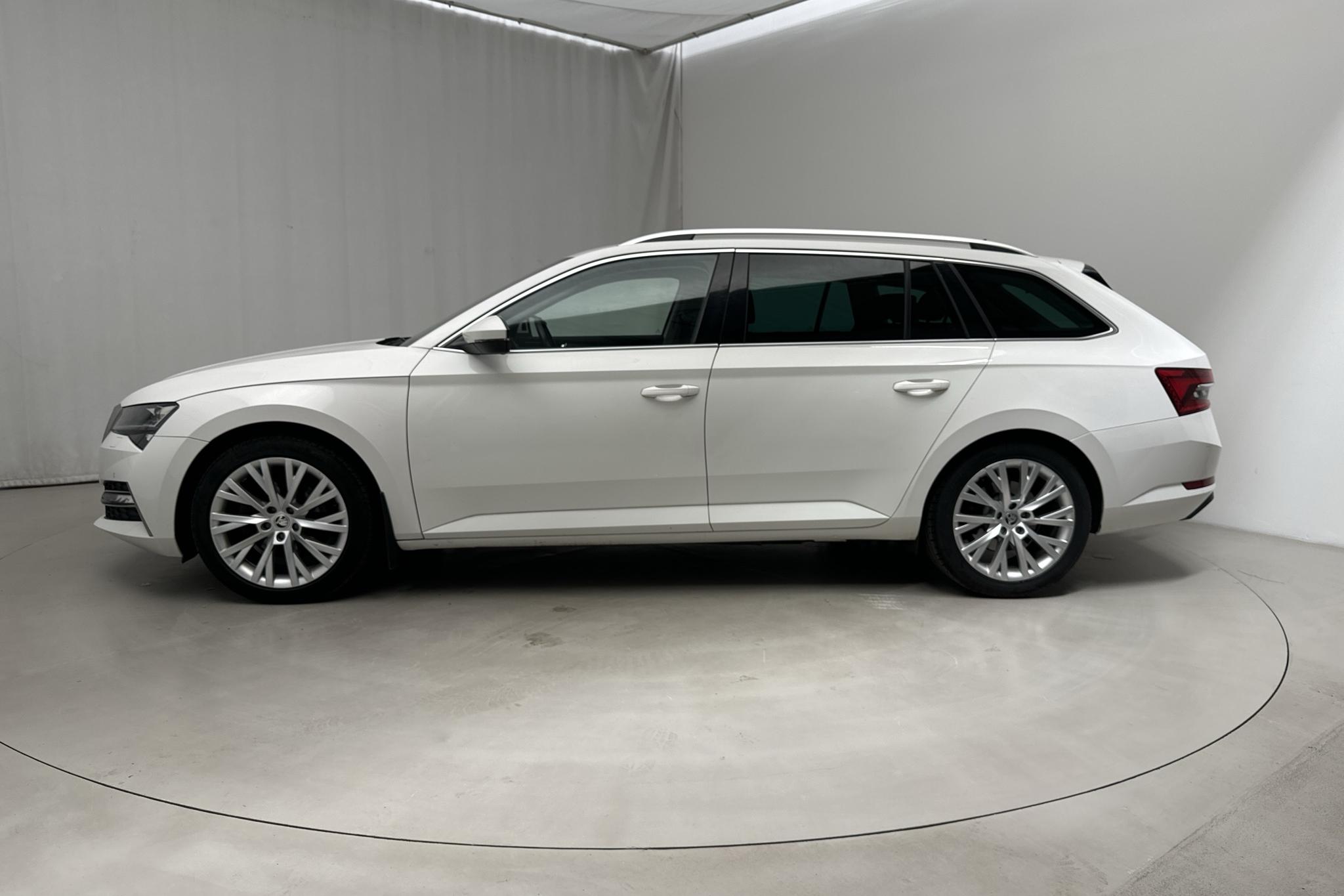 Skoda Superb 1.4 TSI PHEV Kombi (218hk) - 110 970 km - Automatic - white - 2021