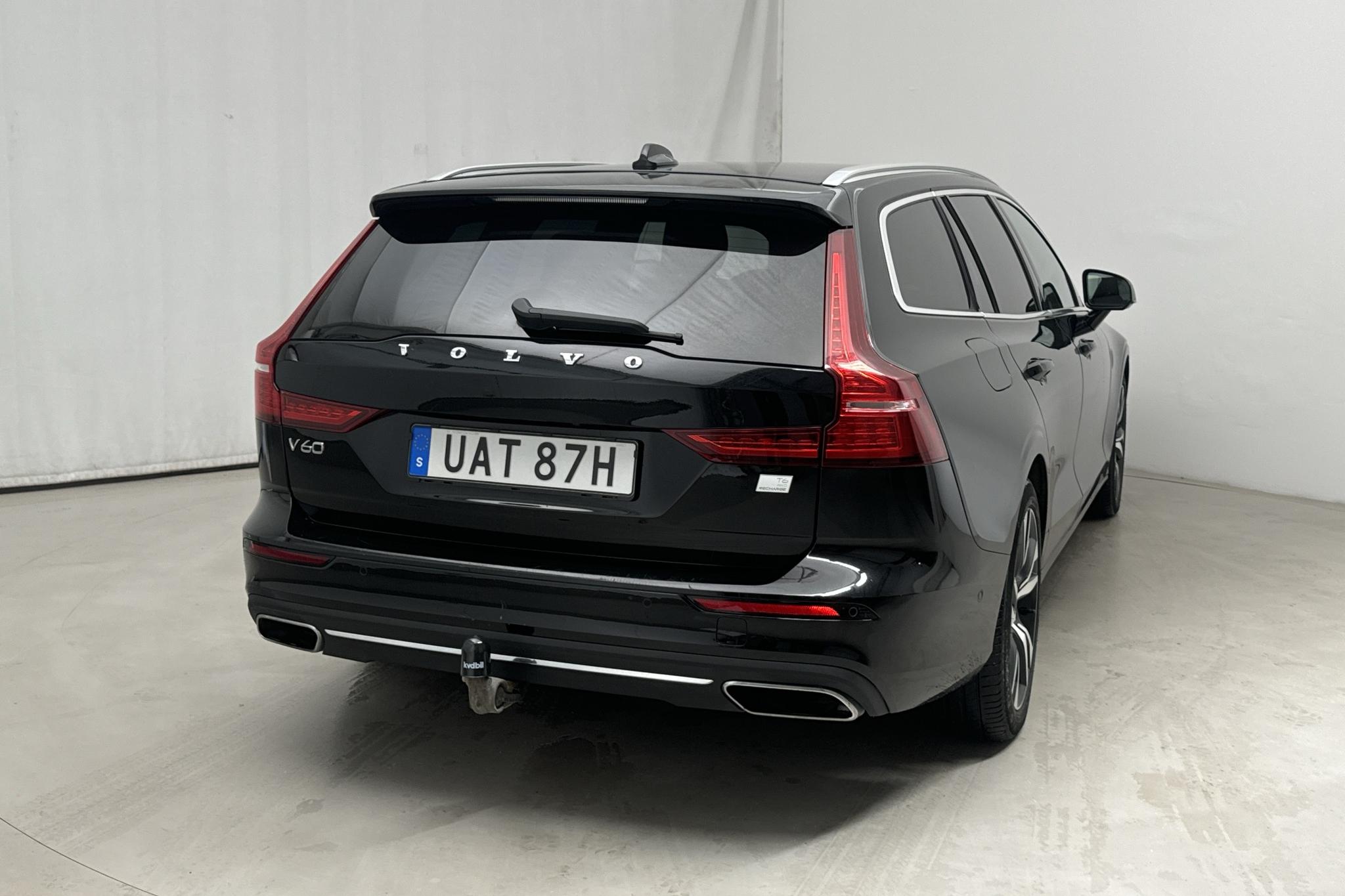 Volvo V60 T6 AWD Twin Engine (340hk) - 101 340 km - Automaatne - must - 2021