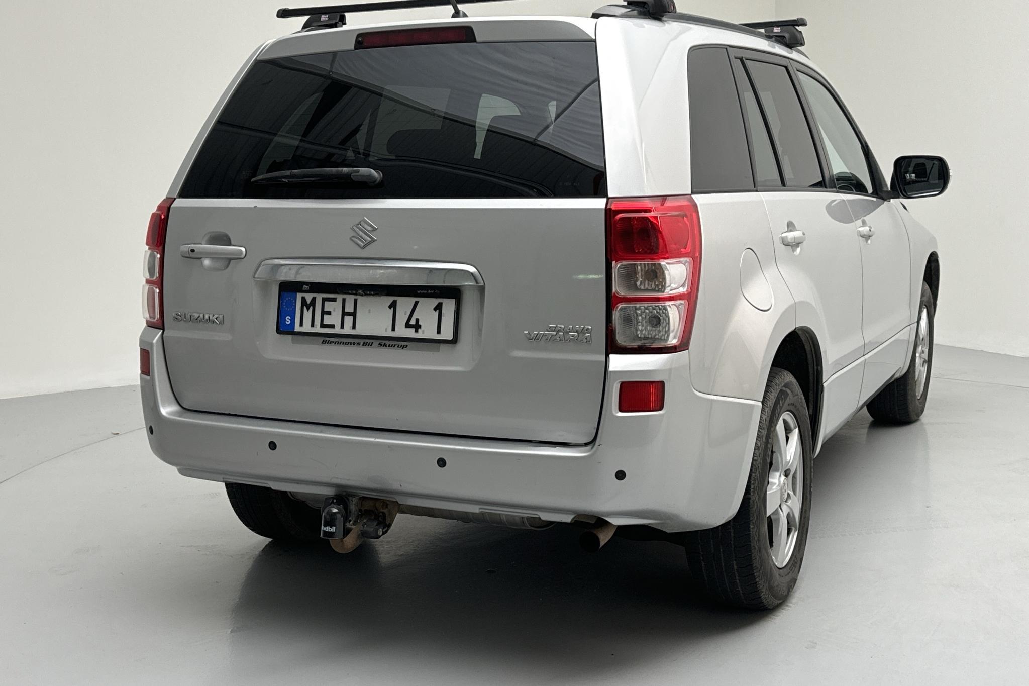 Suzuki Grand Vitara 2.4 5dr (167hk) - 16 377 mil - Manuell - grå - 2012