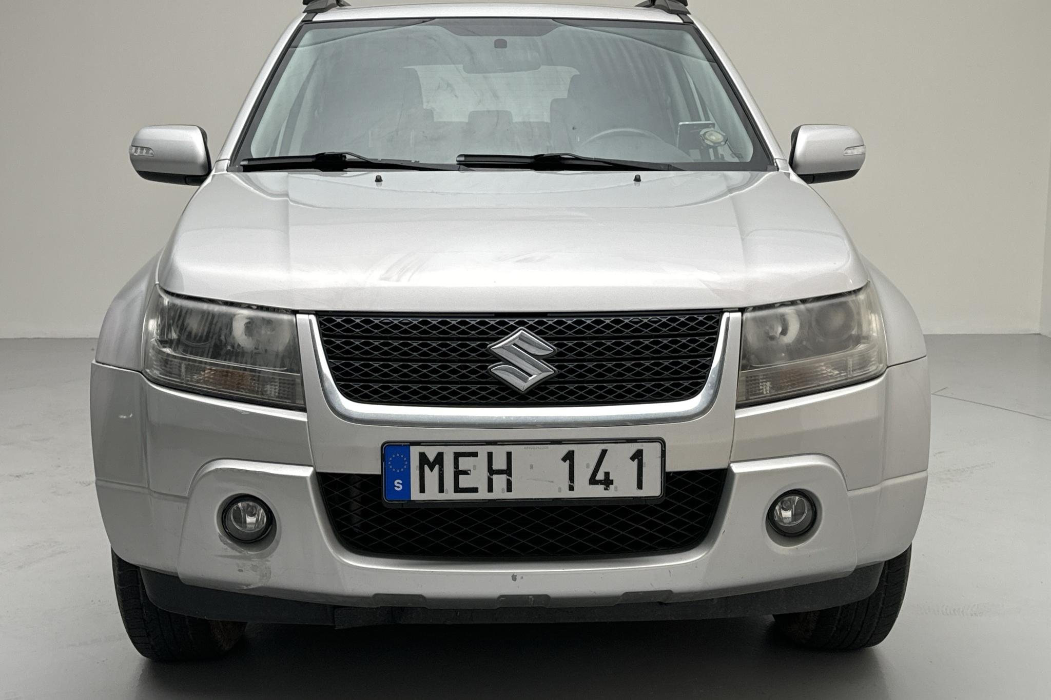 Suzuki Grand Vitara 2.4 5dr (167hk) - 16 377 mil - Manuell - grå - 2012