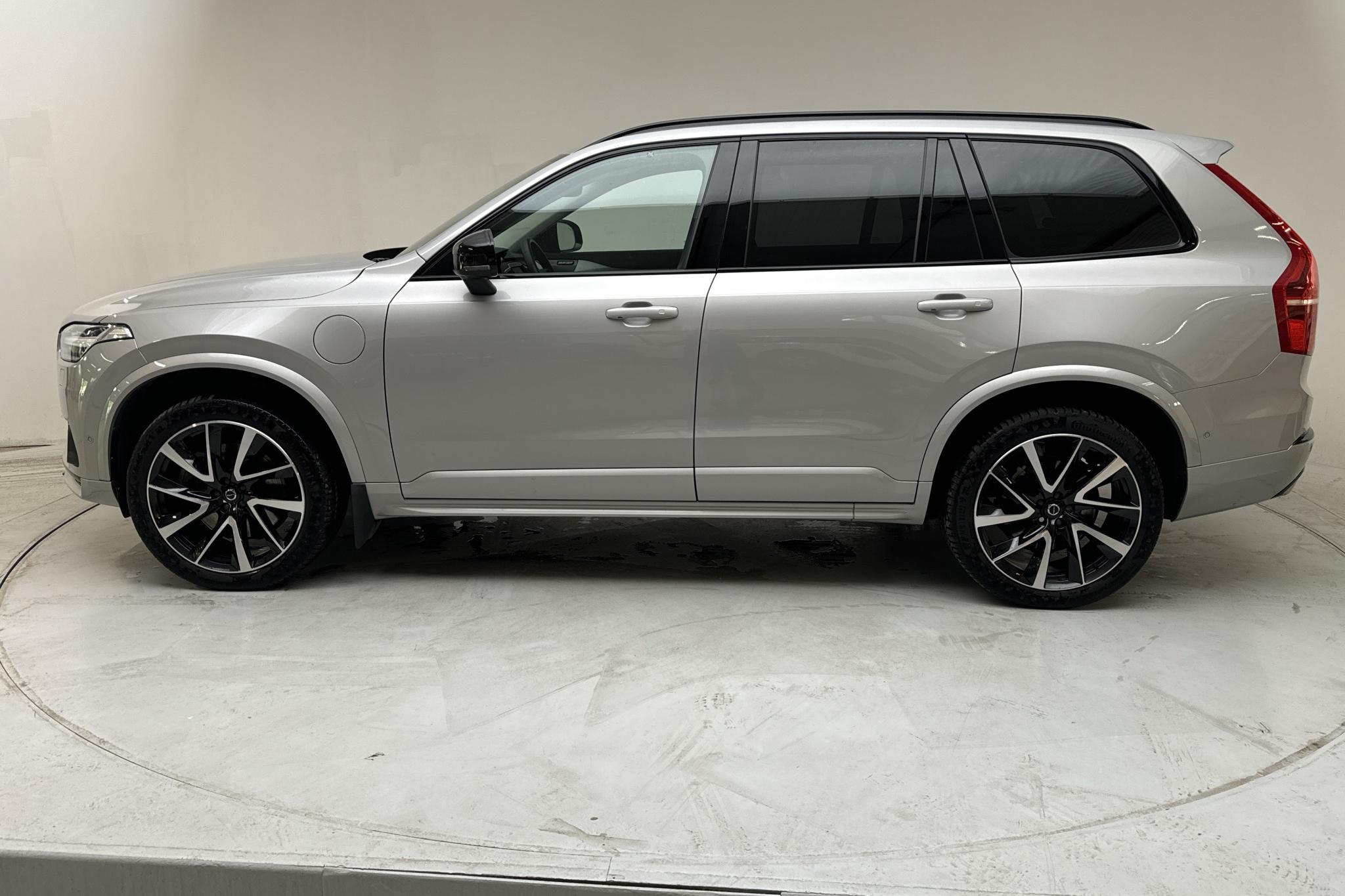 Volvo XC90 T8 AWD Recharge (455hk) - 6 887 mil - Automat - silver - 2023