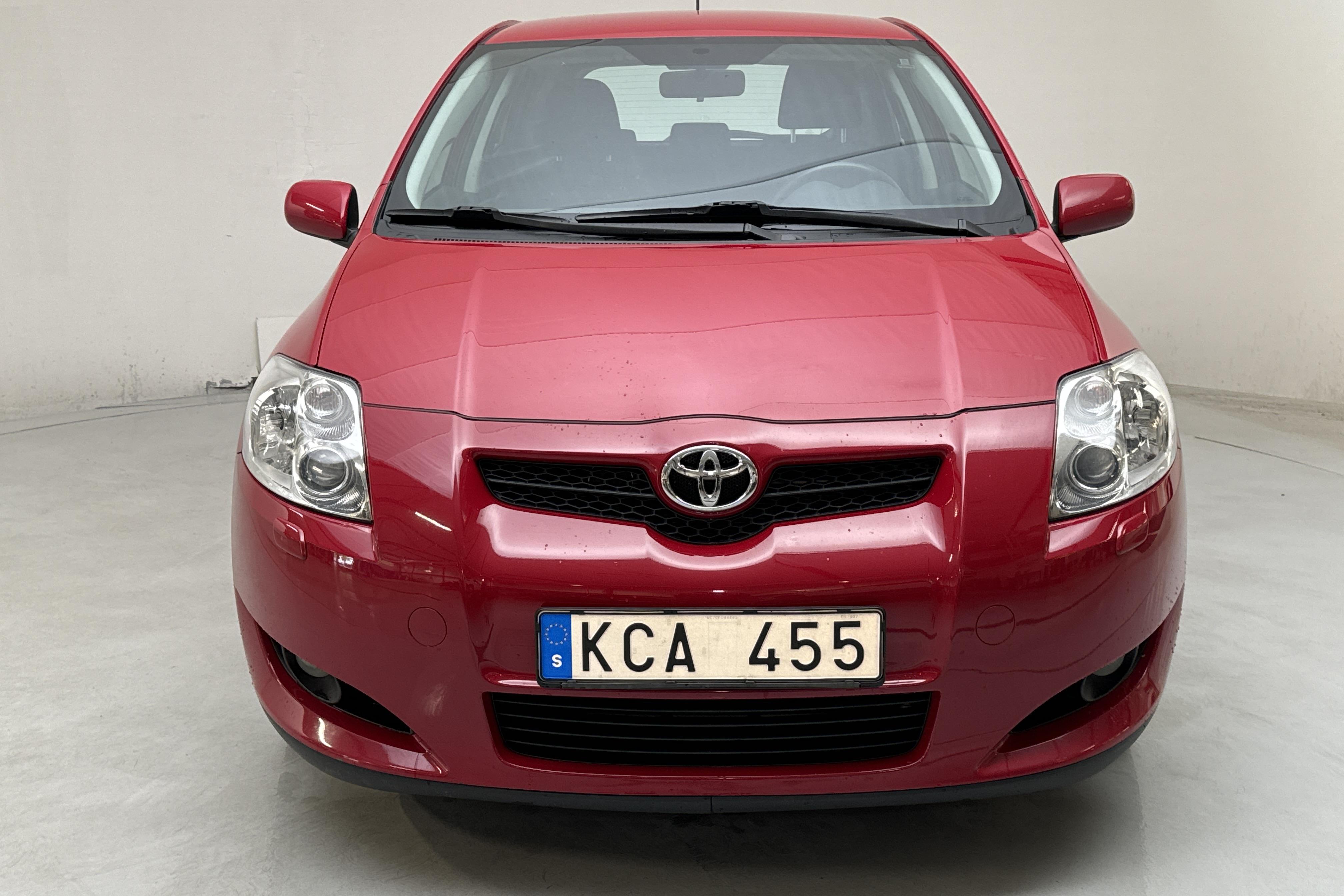 Toyota Auris 1.6 VVT-i 5dr (132hk) - 67 310 km - Manualna - czerwony - 2009