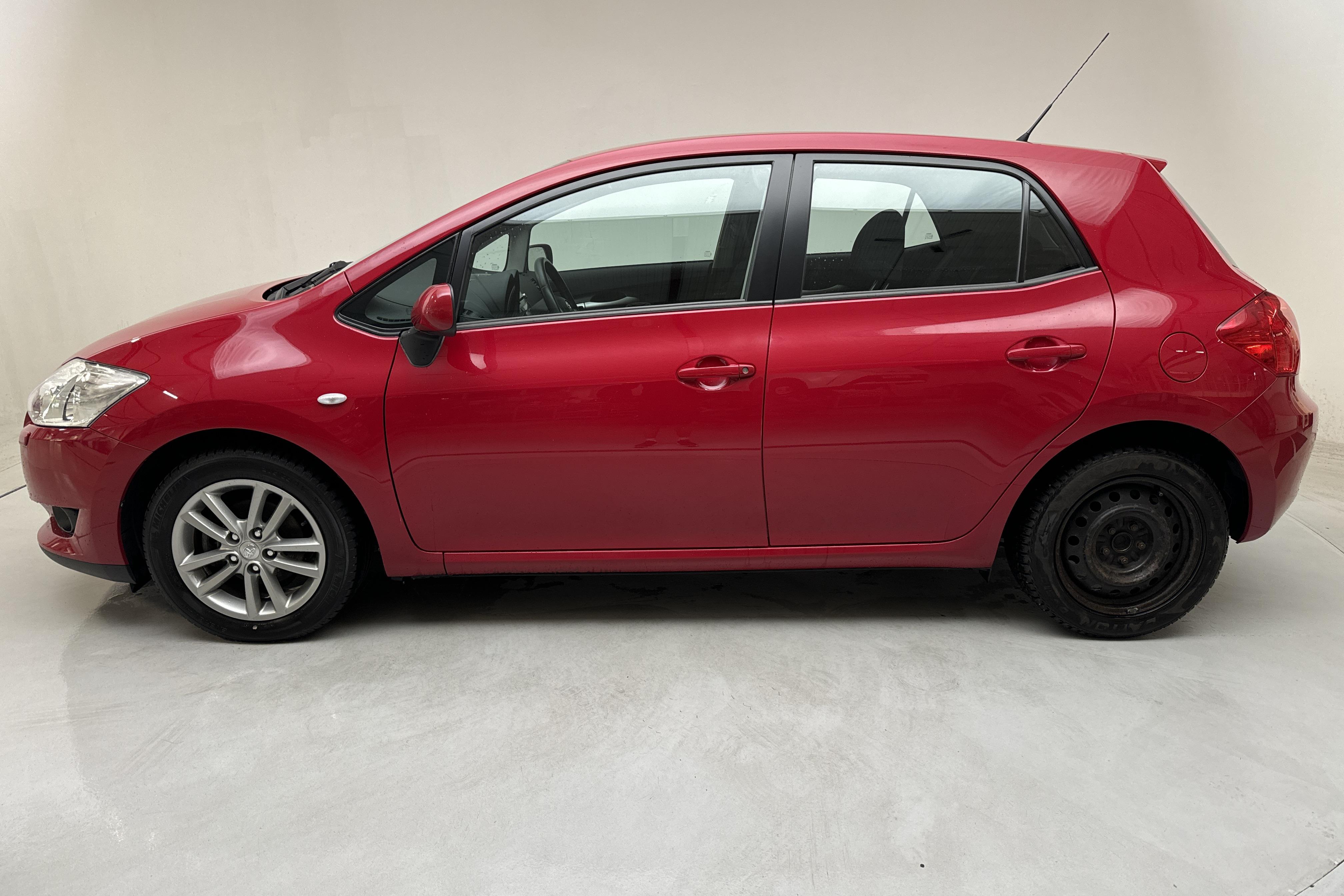 Toyota Auris 1.6 VVT-i 5dr (132hk) - 67 310 km - Manual - red - 2009