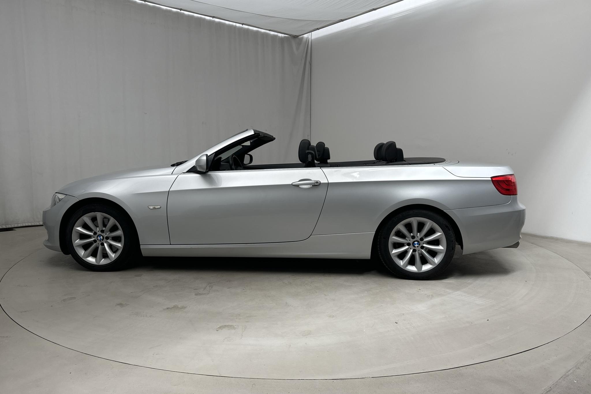 BMW 325i Cabriolet, E93 (218hk) - 8 874 mil - Manuell - Light Grey - 2012