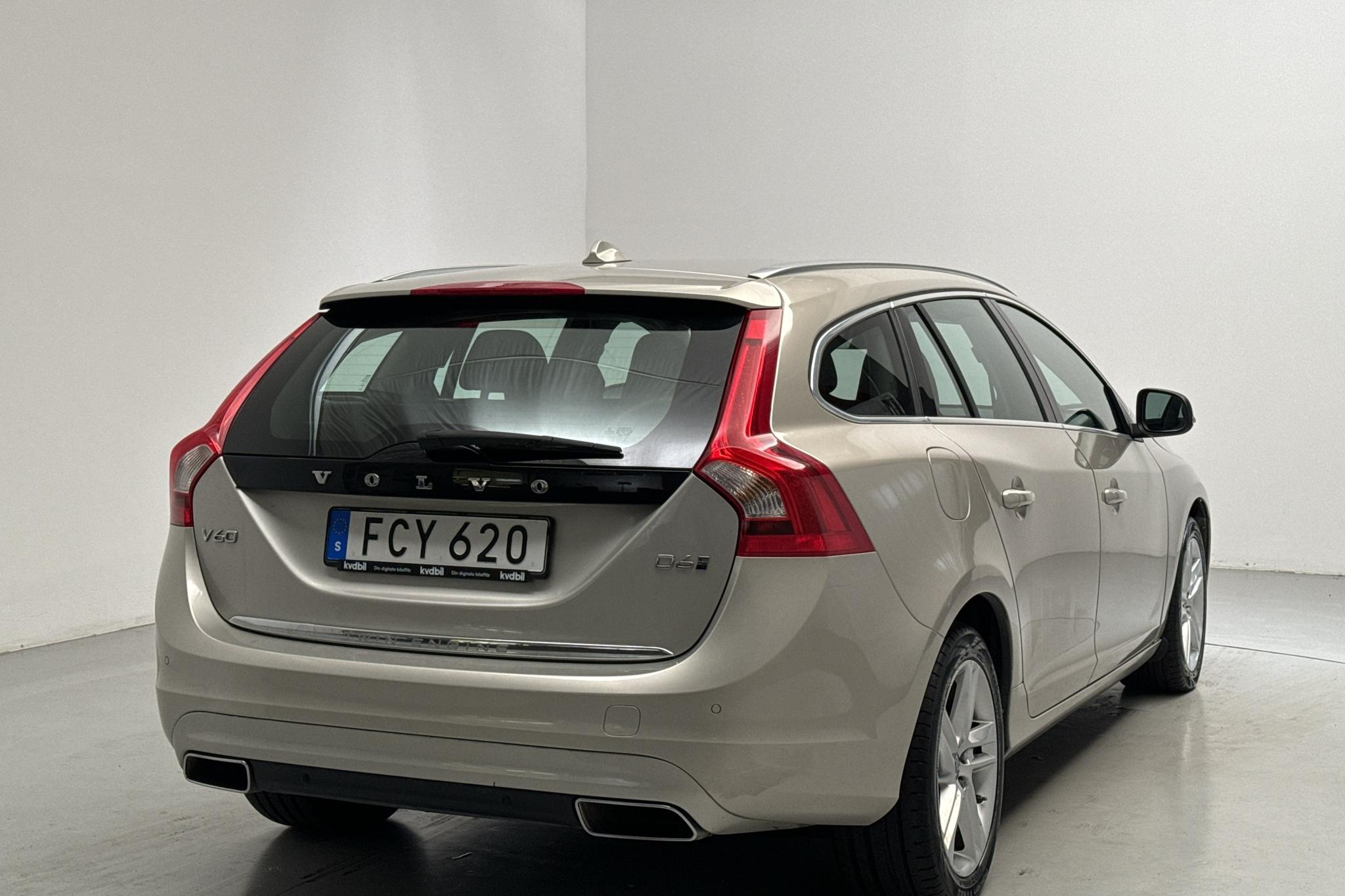 Volvo V60 D6 AWD Twin Engine (298hk) - 134 770 km - Automaatne - Light Brown - 2017