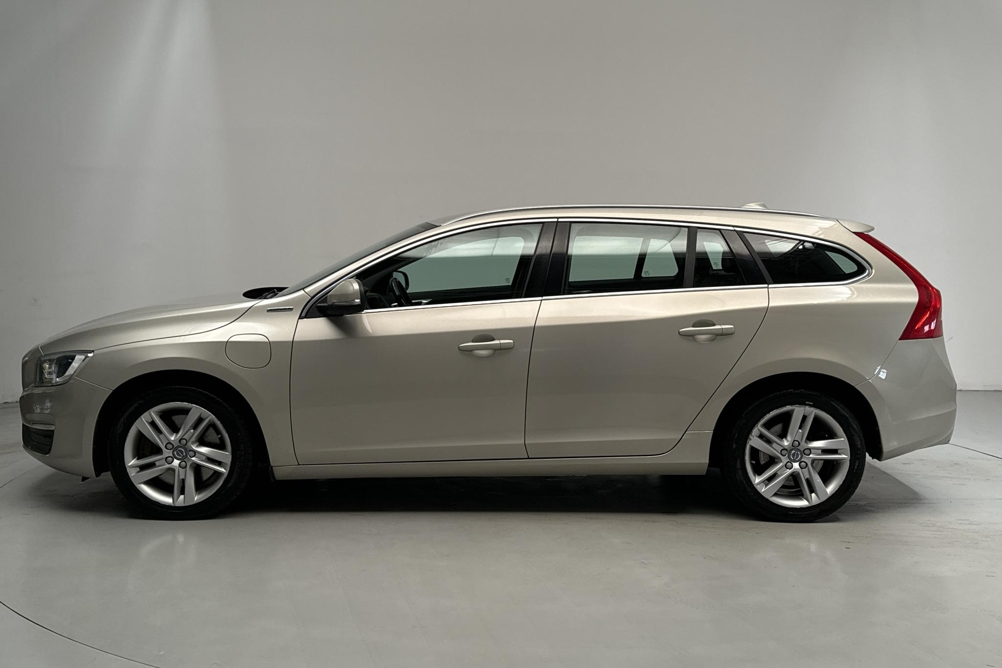 Volvo V60 D6 AWD Twin Engine (298hk) - 134 770 km - Automaattinen - Light Brown - 2017