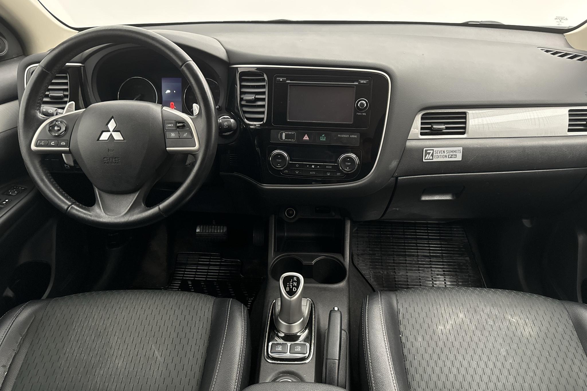 Mitsubishi Outlander 2.0 Plug-in Hybrid 4WD (121hk) - 205 740 km - Automaatne - hõbe - 2015