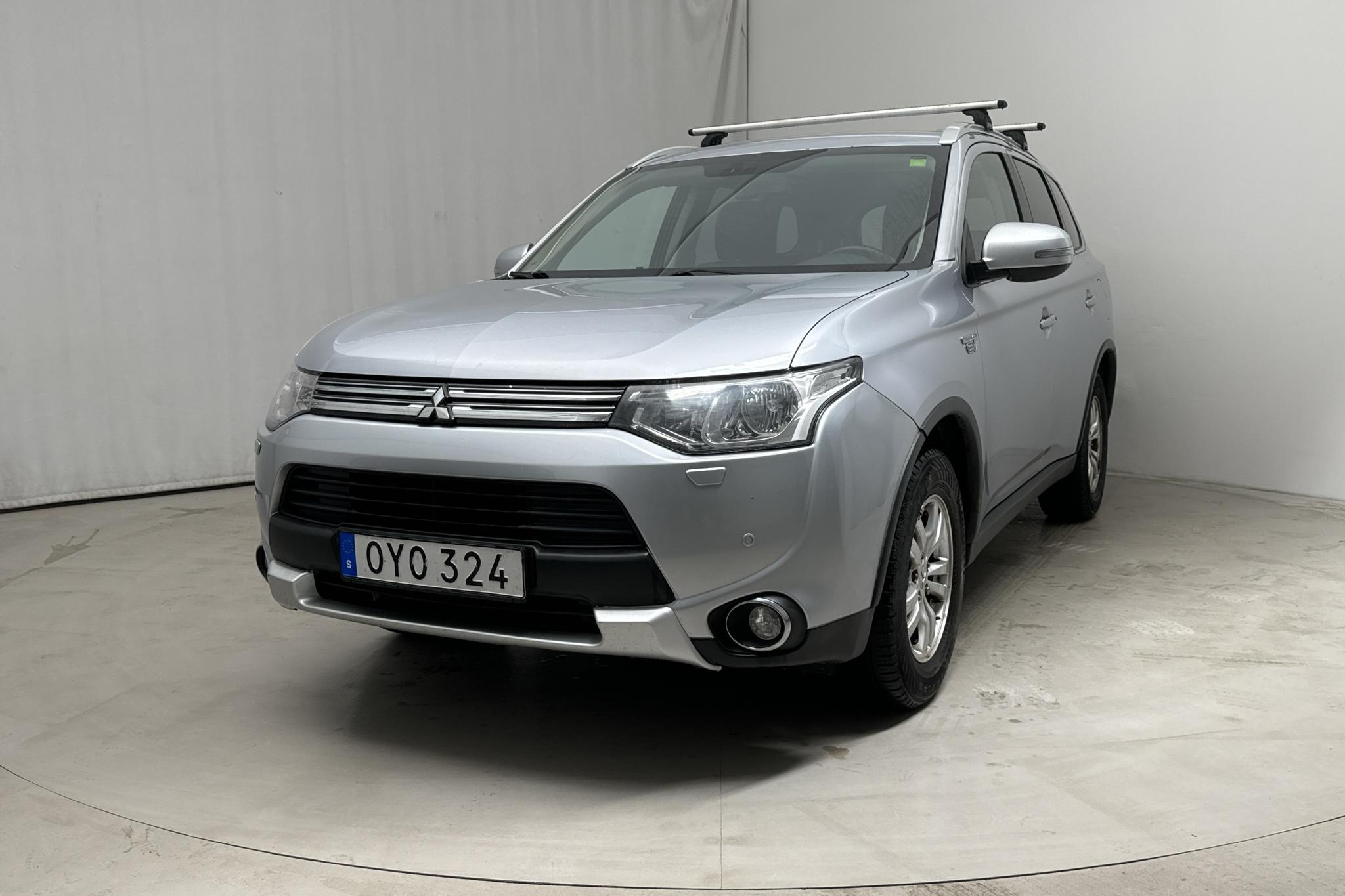 Mitsubishi Outlander 2.0 Plug-in Hybrid 4WD (121hk) - 205 740 km - Automatic - silver - 2015