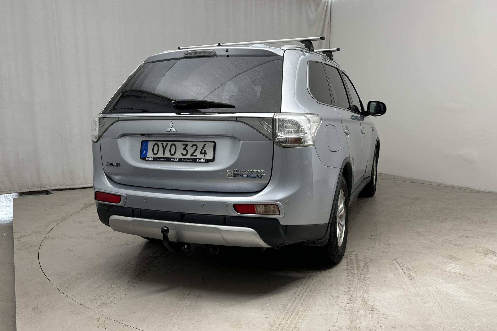 Mitsubishi Outlander 2.0 Plug-in Hybrid 4WD (121hk) - 205 740 km - Automaatne - hõbe - 2015