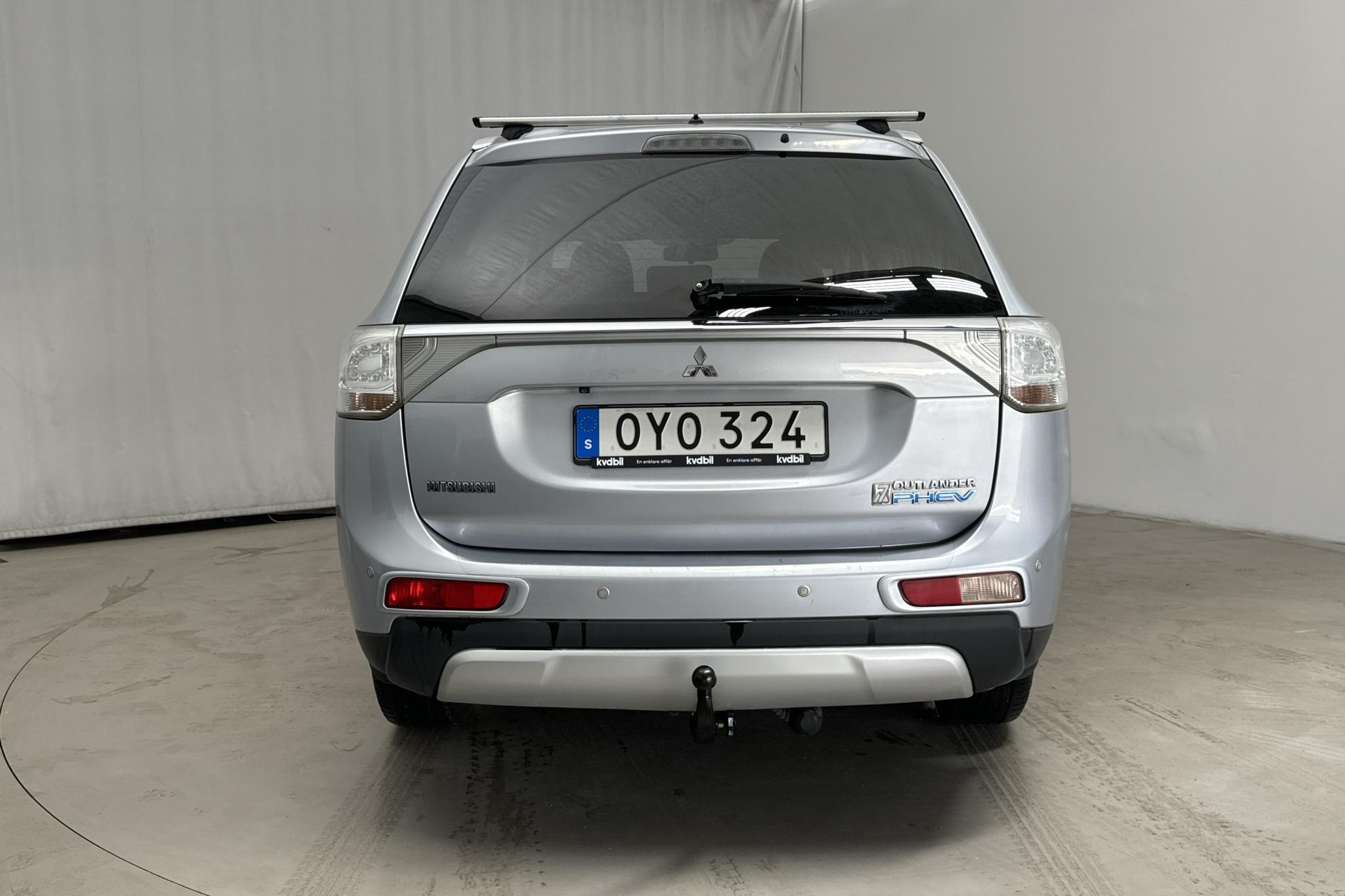 Mitsubishi Outlander 2.0 Plug-in Hybrid 4WD (121hk) - 205 740 km - Automatic - silver - 2015