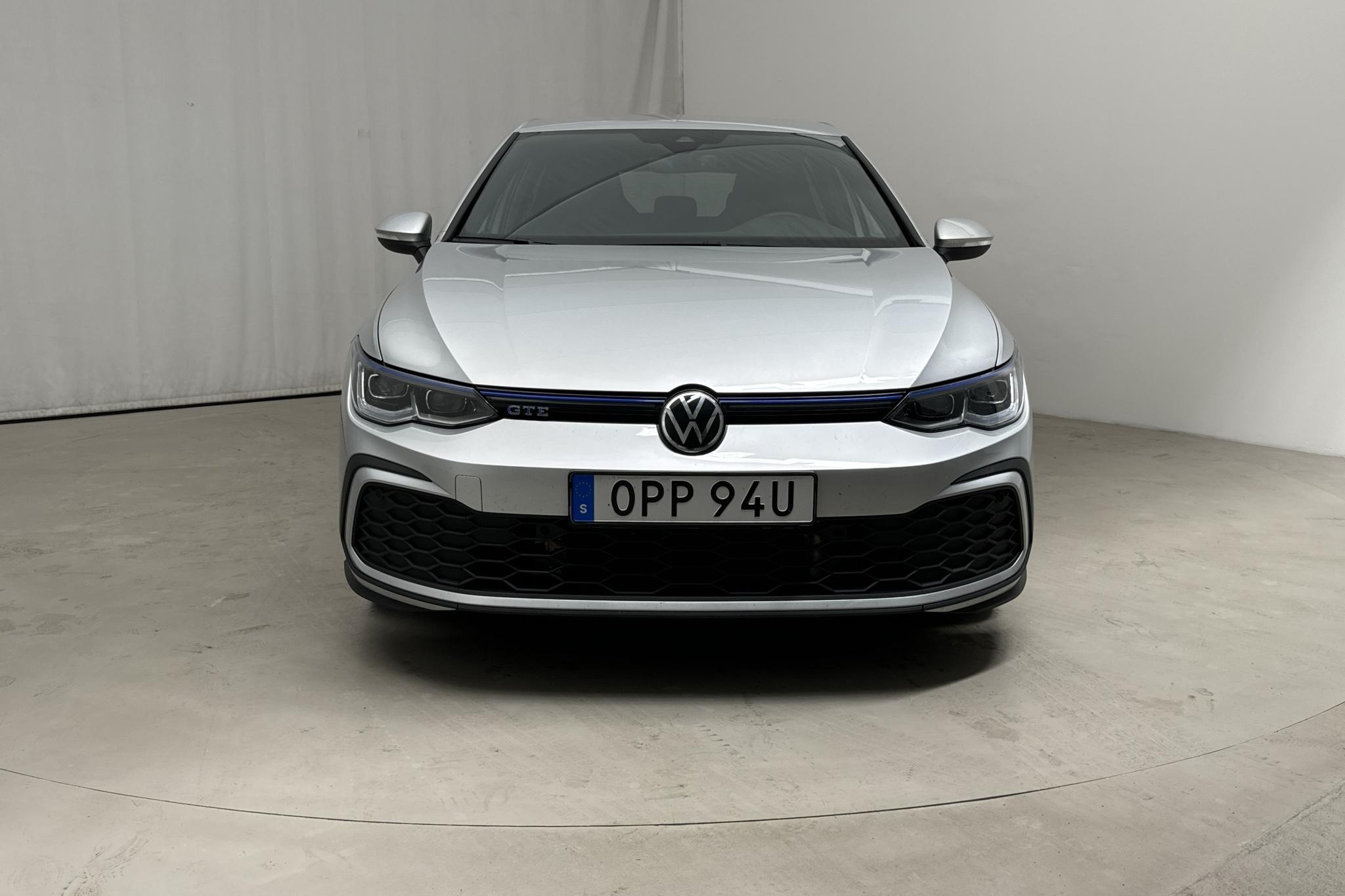 VW Golf VIII 1.4 eHybrid 5dr (204hk) - 44 750 km - Automatyczna - srebro - 2021