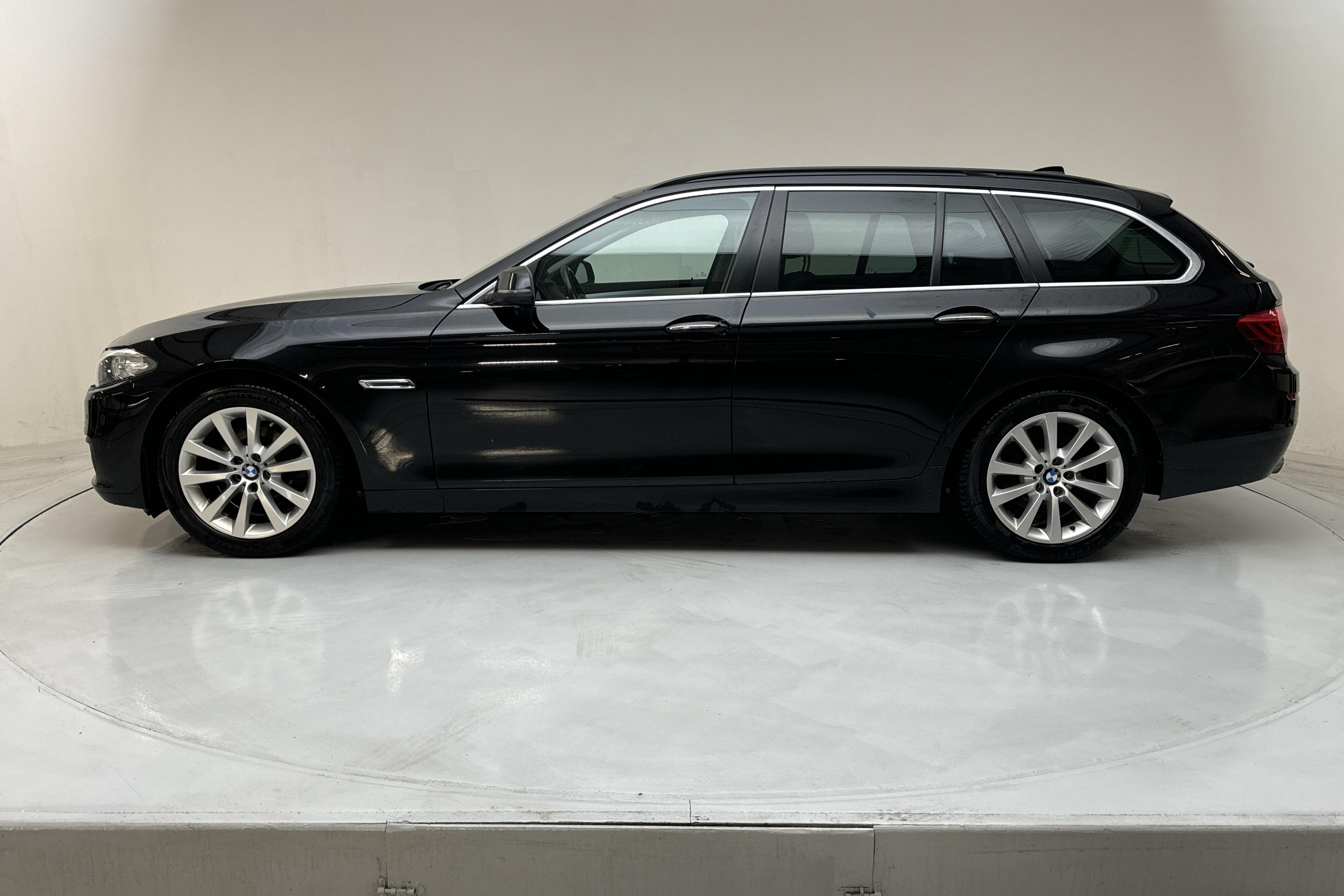 BMW 520d Touring, F11 (184hk) - 116 700 km - Automatic - black - 2014