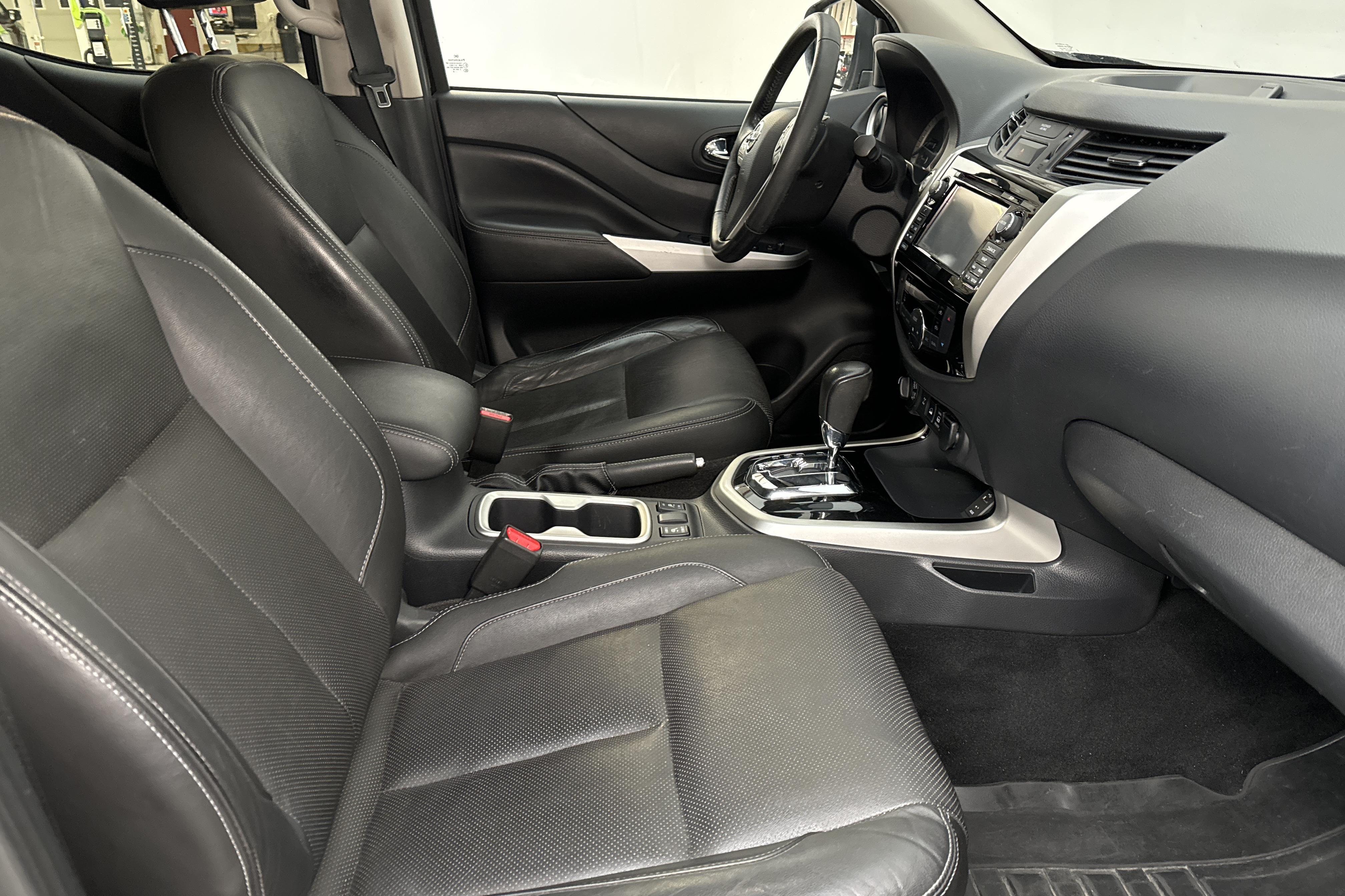 Nissan Navara 2.3 dCi 4x4 (190hk) - 147 730 km - Automatyczna - czarny - 2019